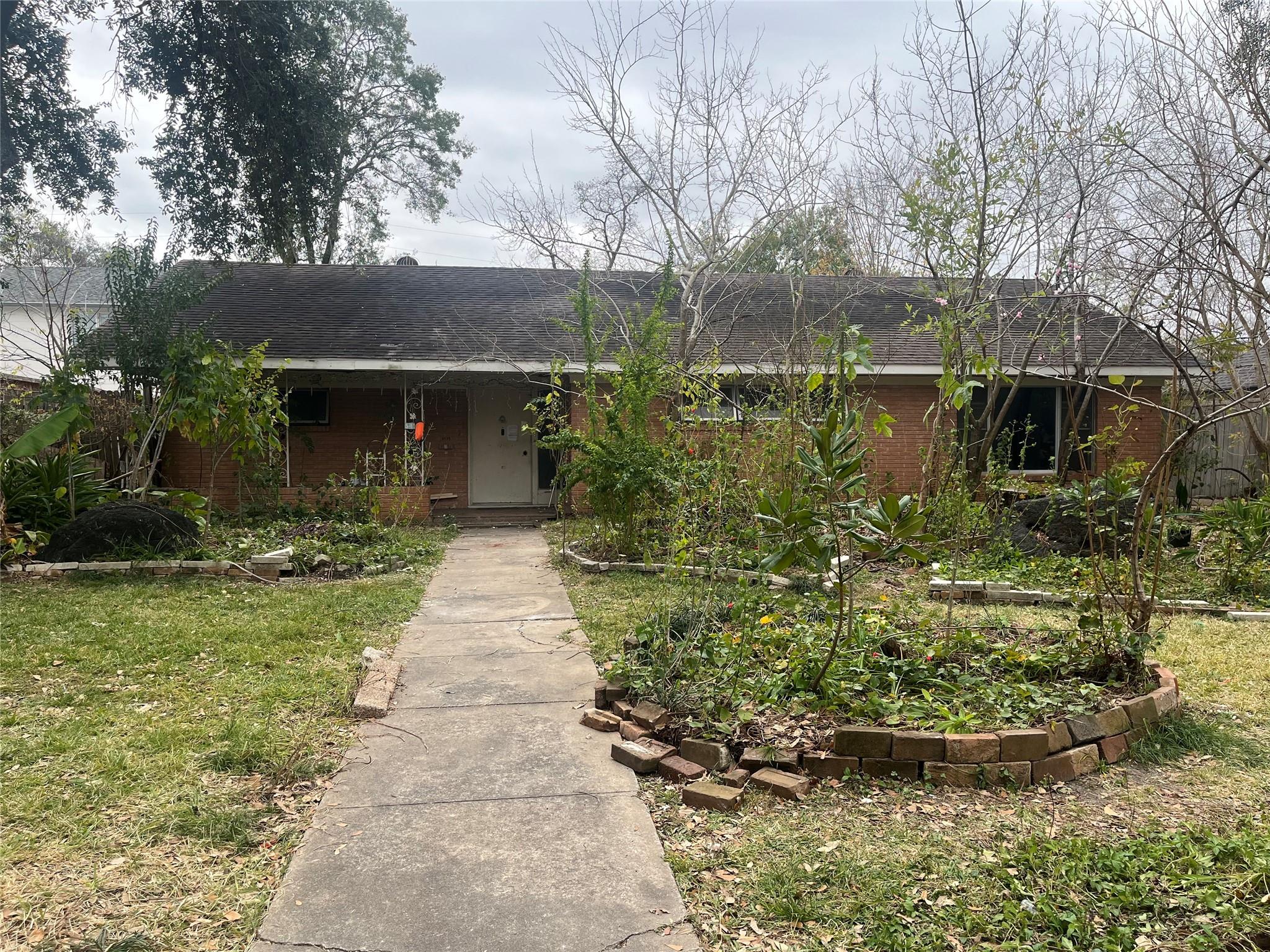 5439 Del Monte Drive