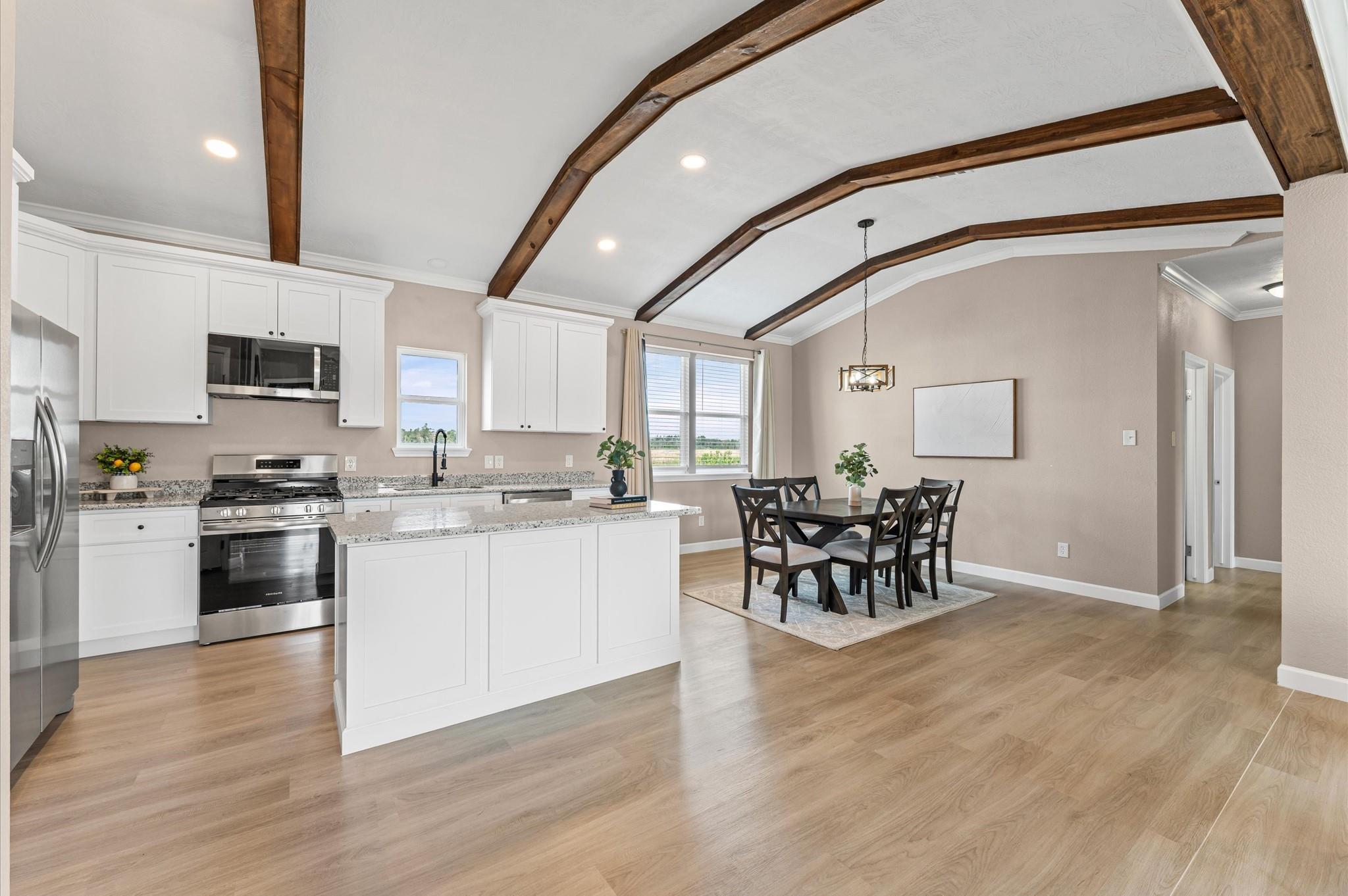 1207 Peter Pine Street