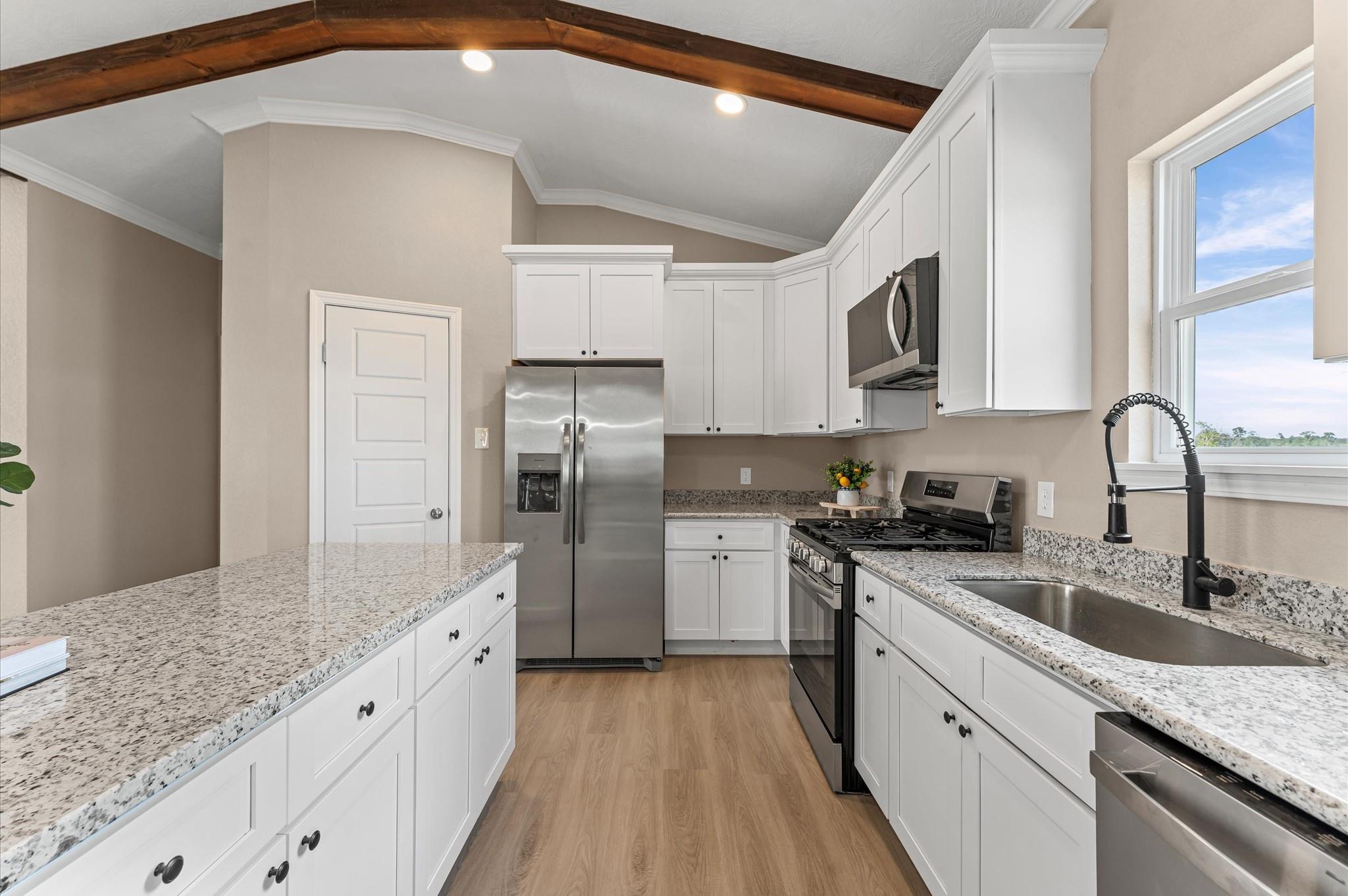 1207 Peter Pine Street