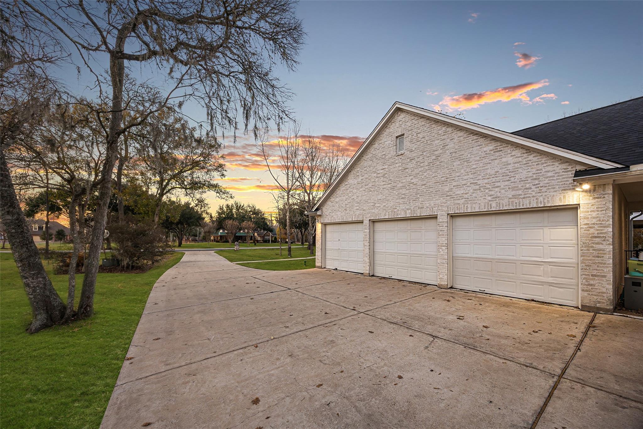 3015 River Forest Dr