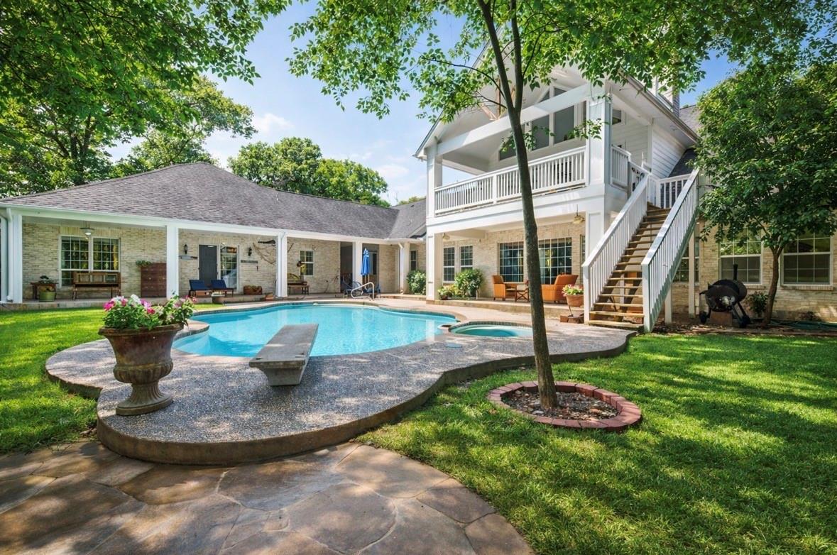 3015 River Forest Dr