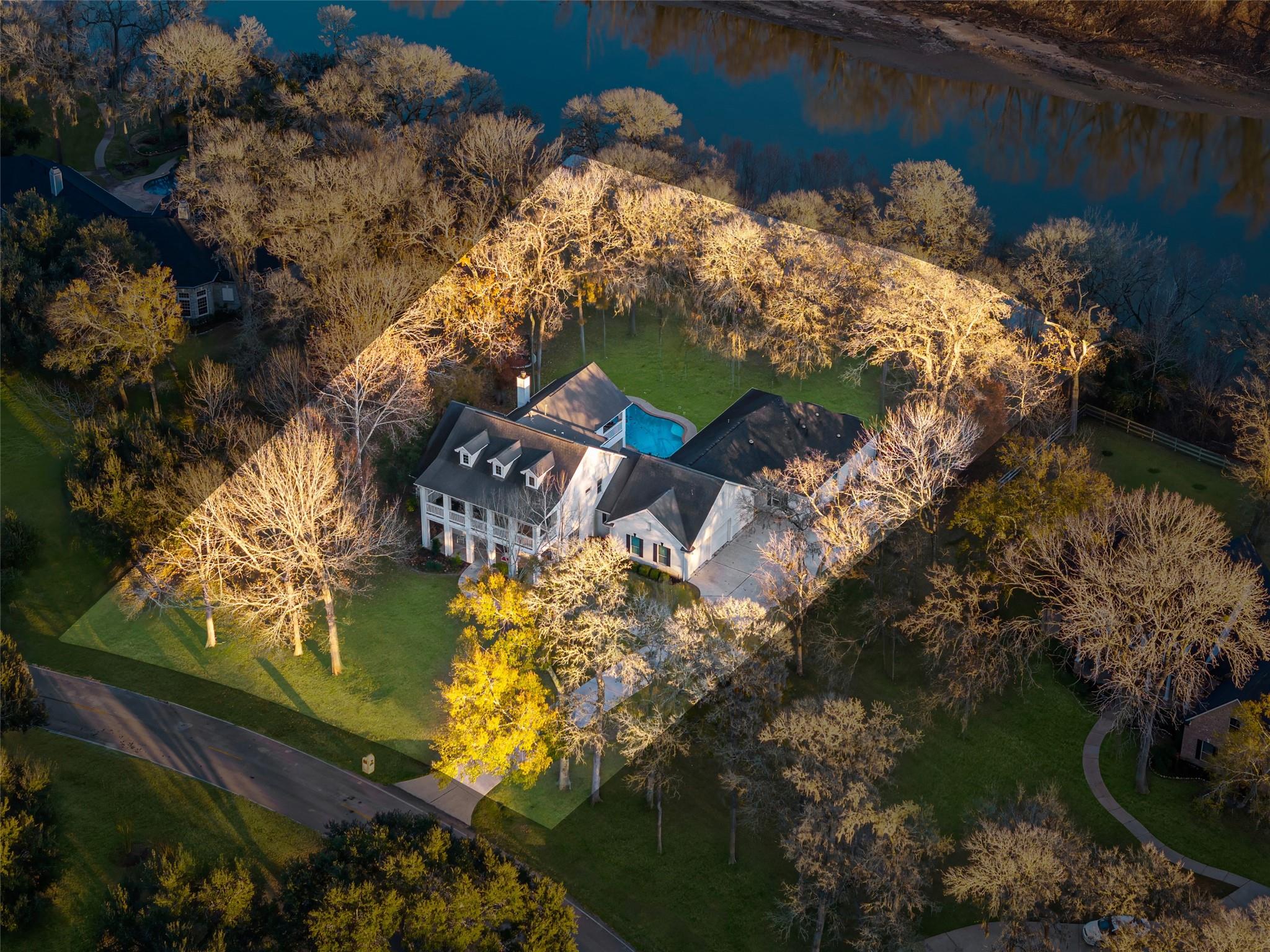 3015 River Forest Dr