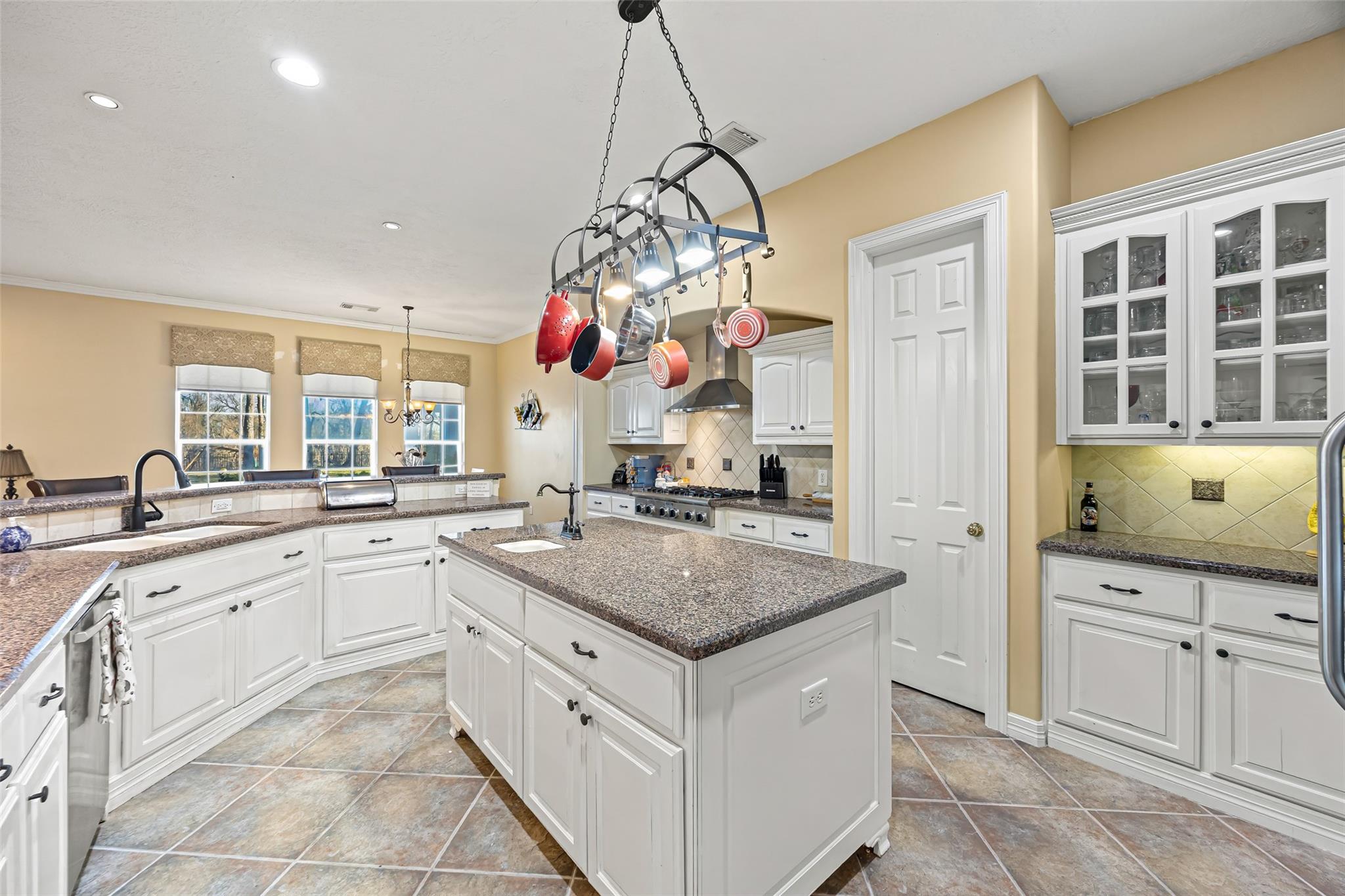 3015 River Forest Dr