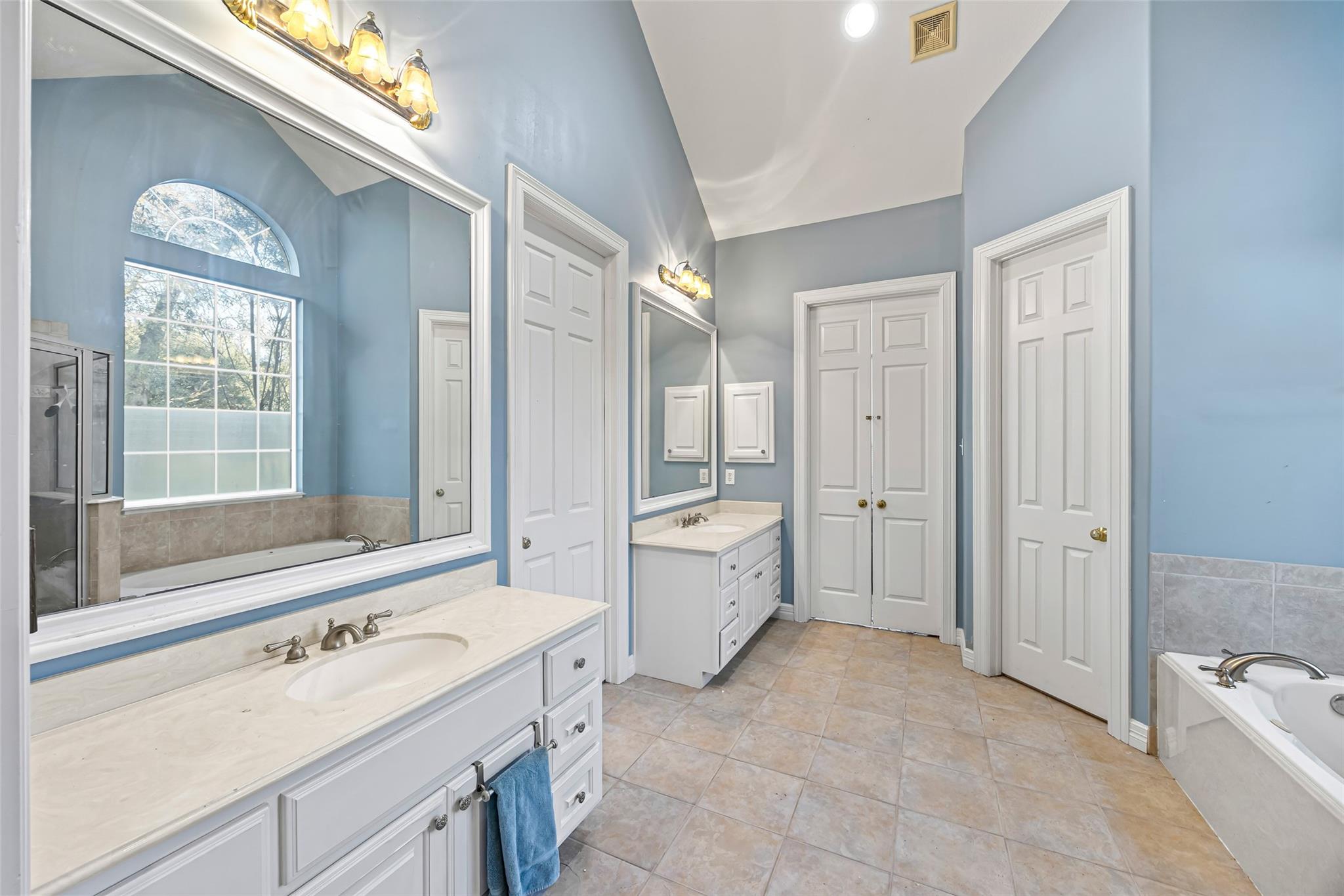 3015 River Forest Dr