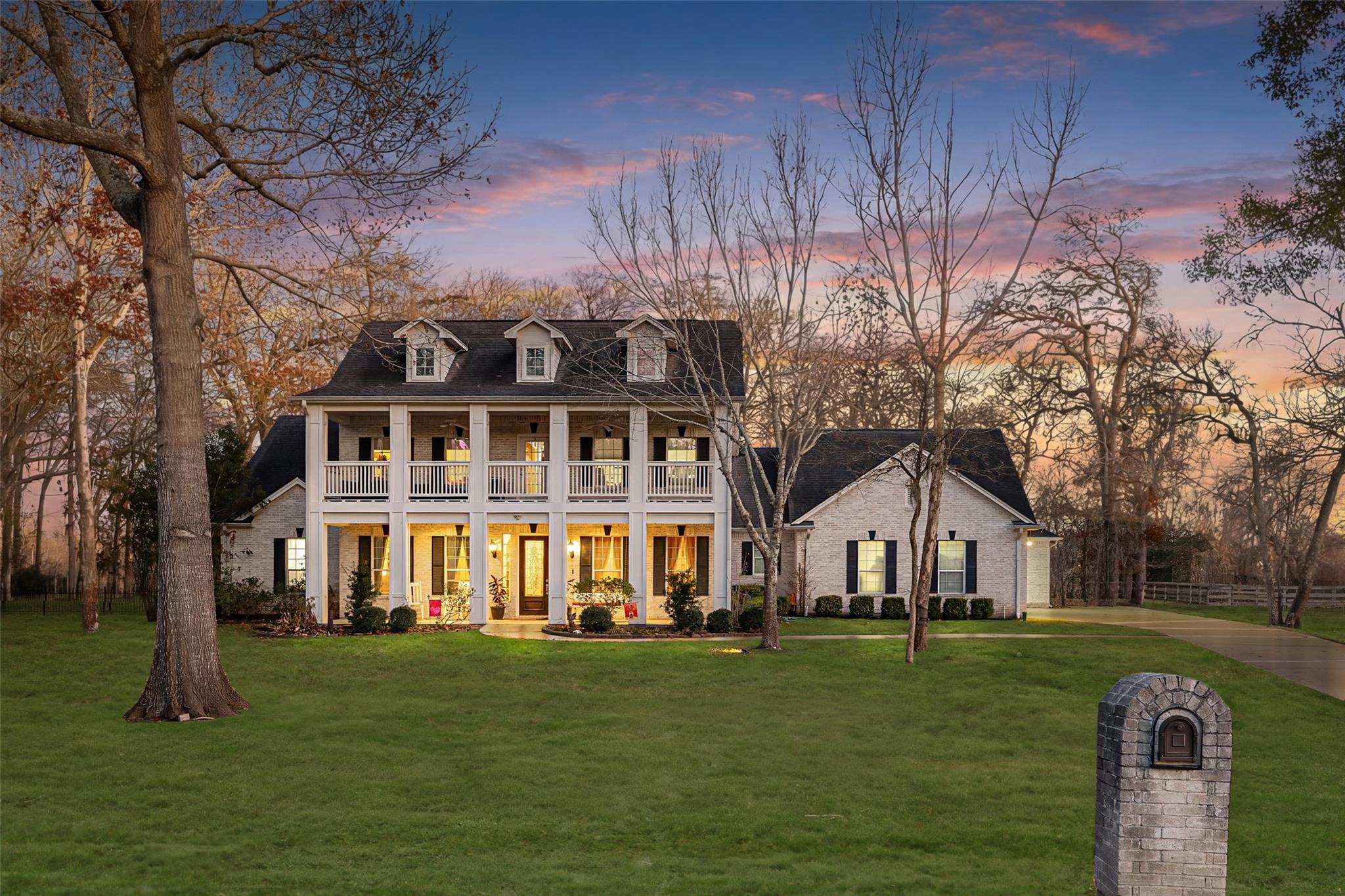 3015 River Forest Dr