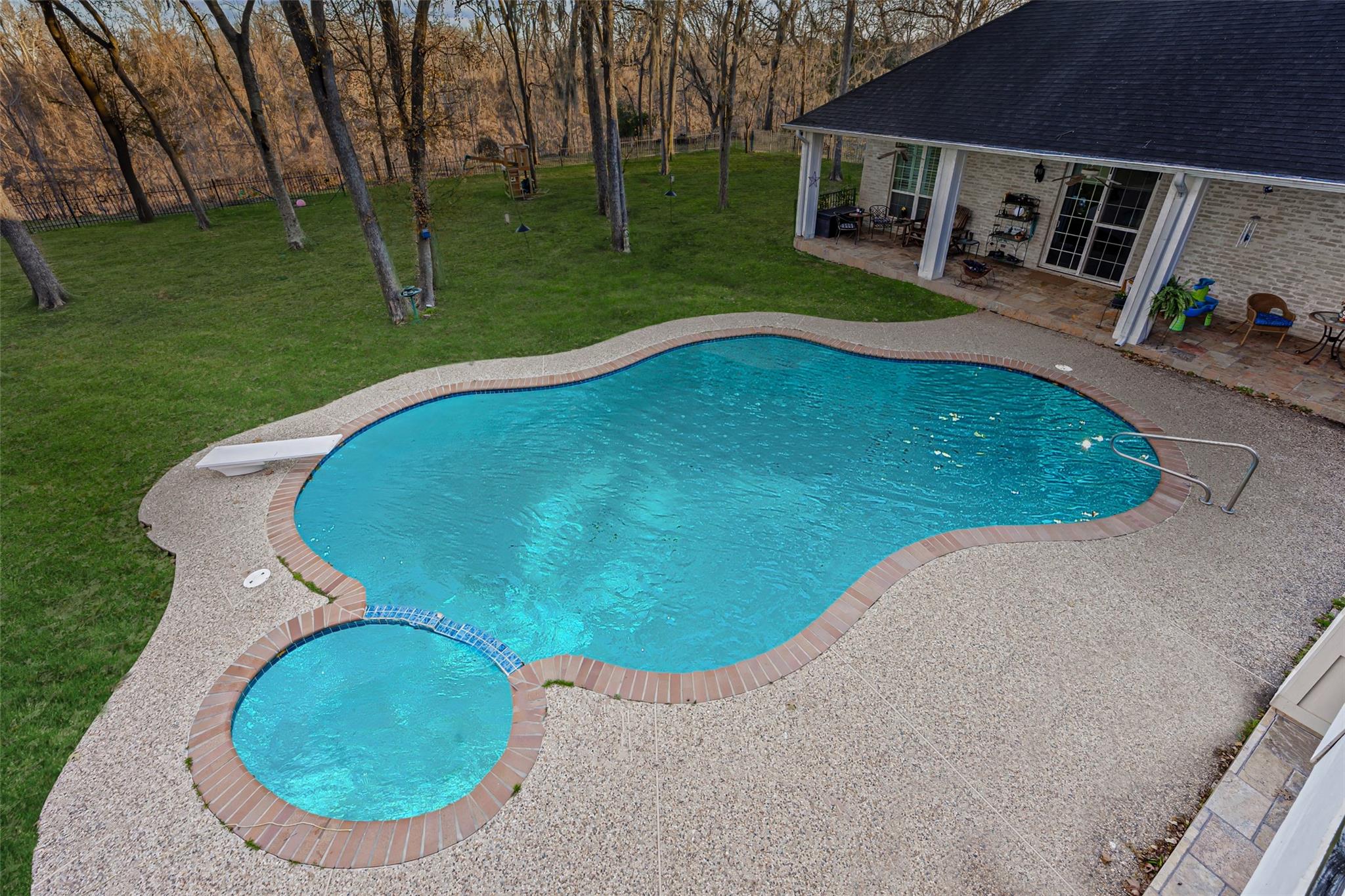 3015 River Forest Dr