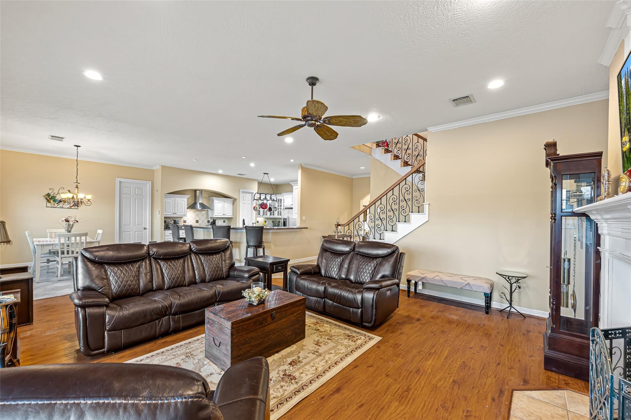 3015 River Forest Dr