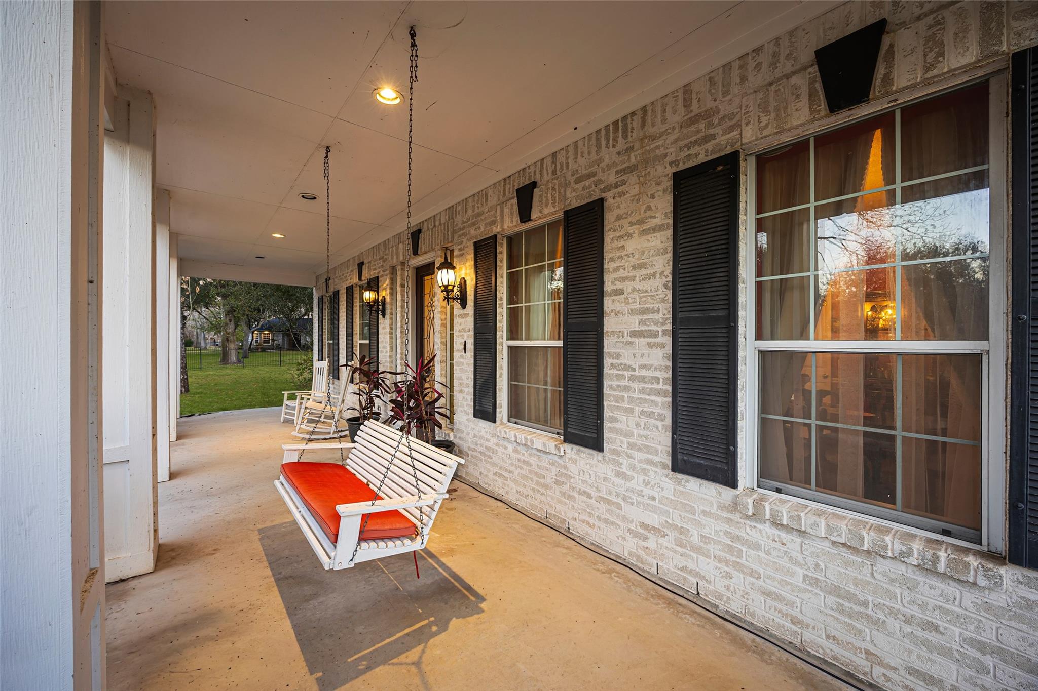 3015 River Forest Dr