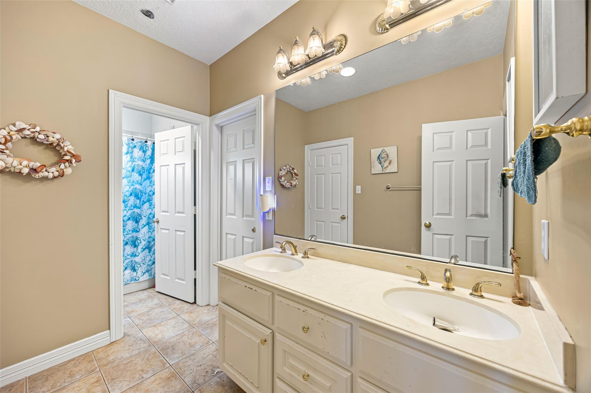 3015 River Forest Dr