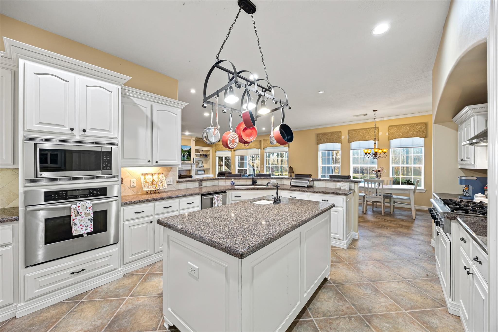 3015 River Forest Dr