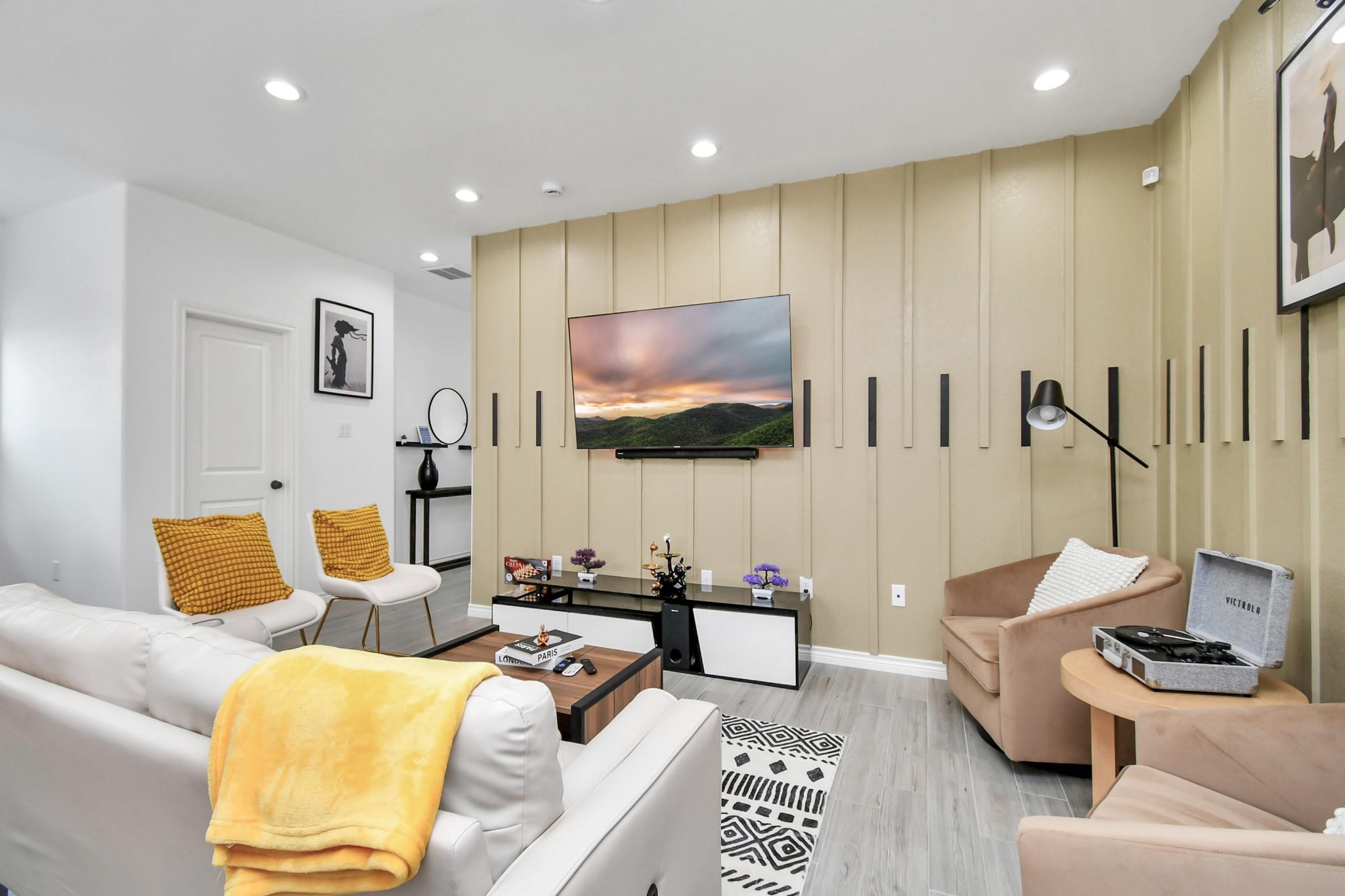 8406 Parnell Street Unit: A/B