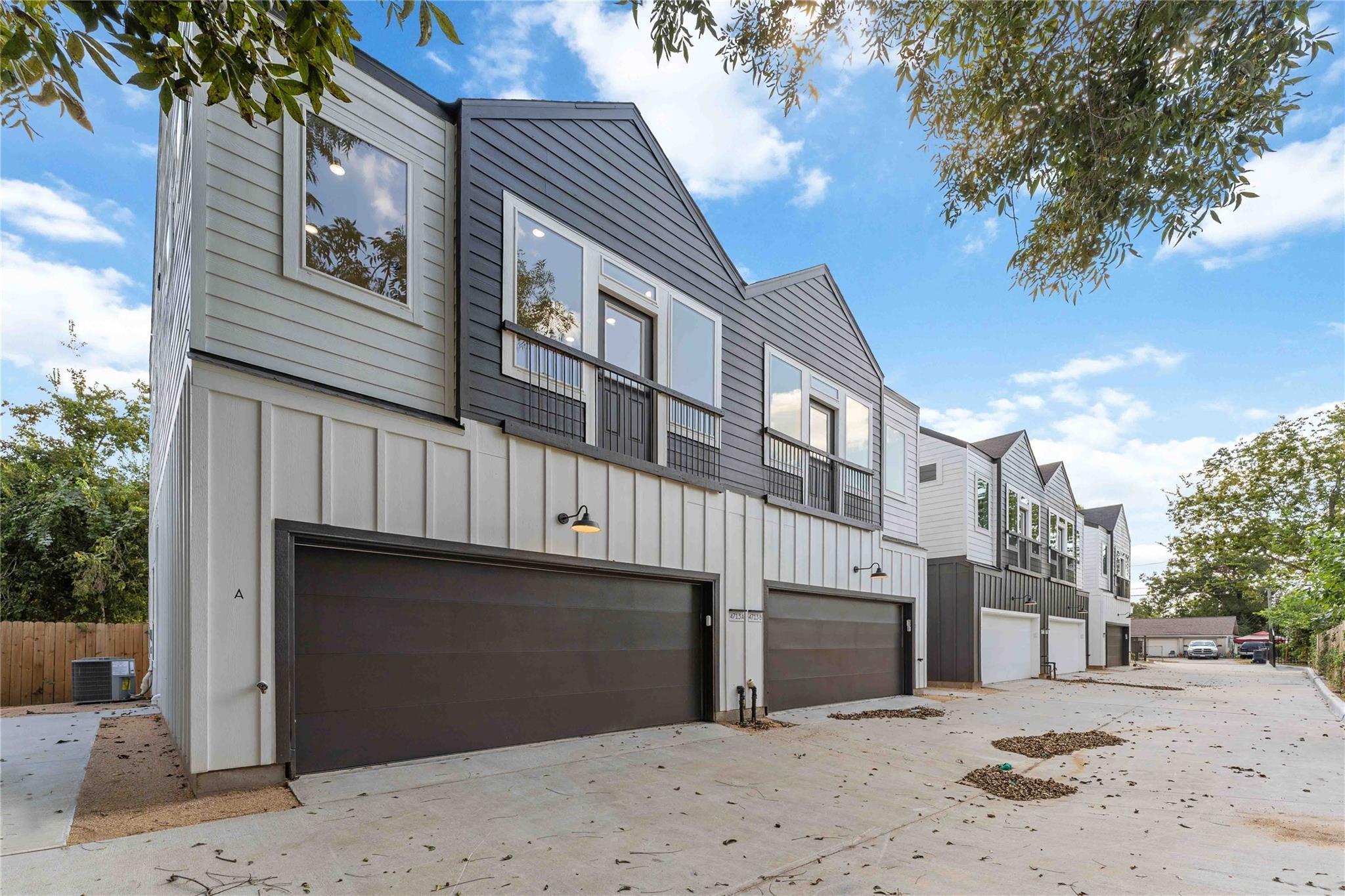 4713 Mallow Street Unit: C/D