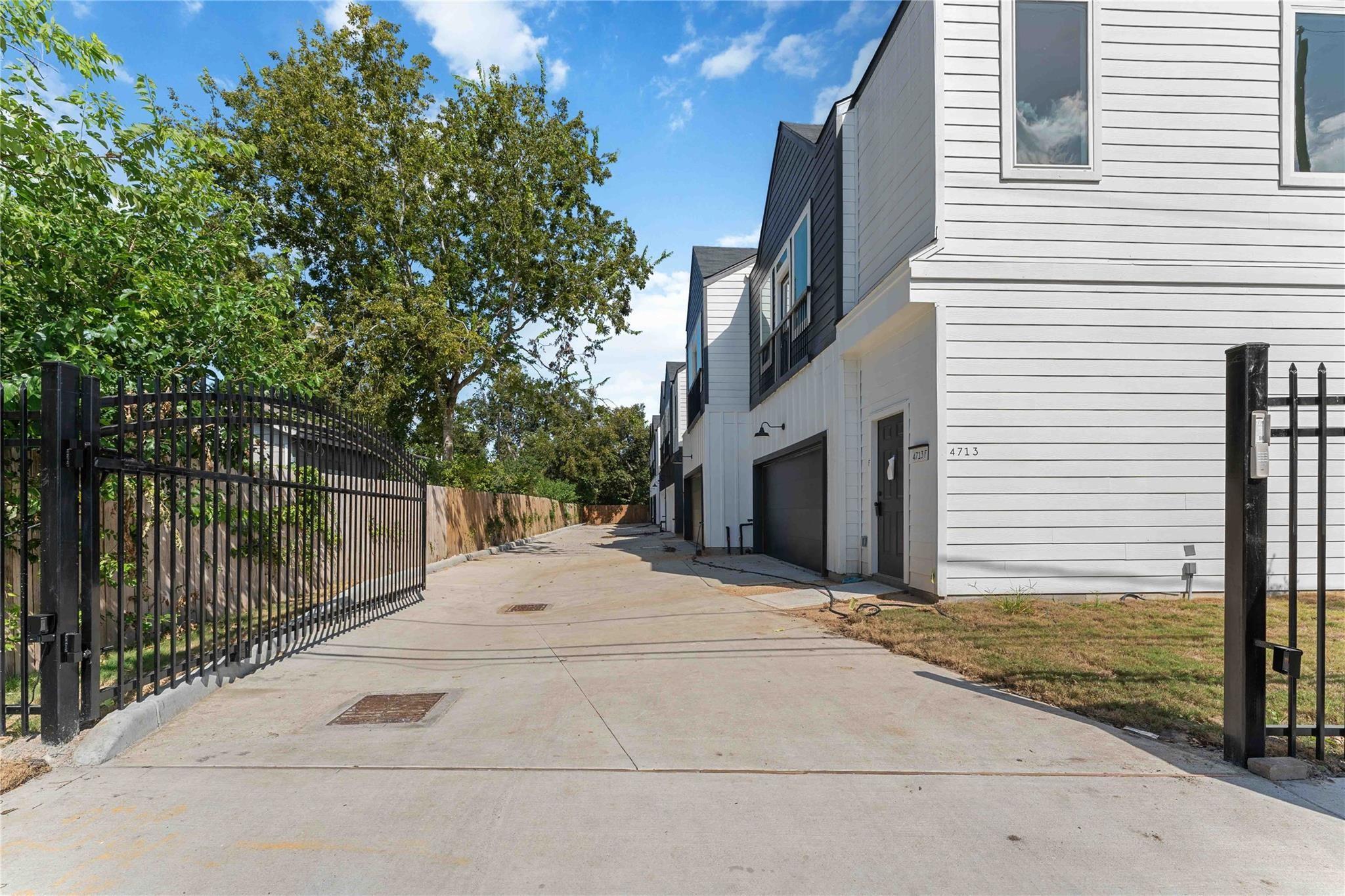 4713 Mallow Street Unit: C/D