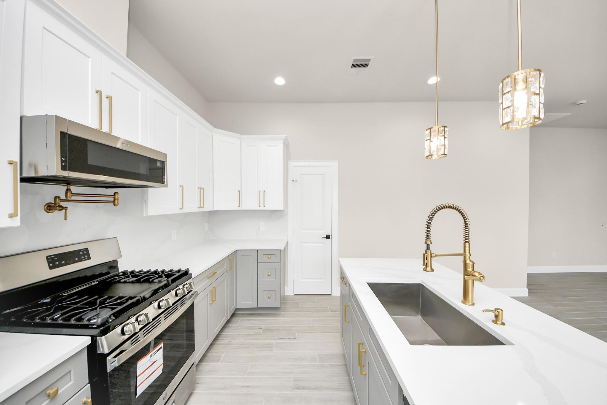 5218 Higgins Street Unit: A/B
