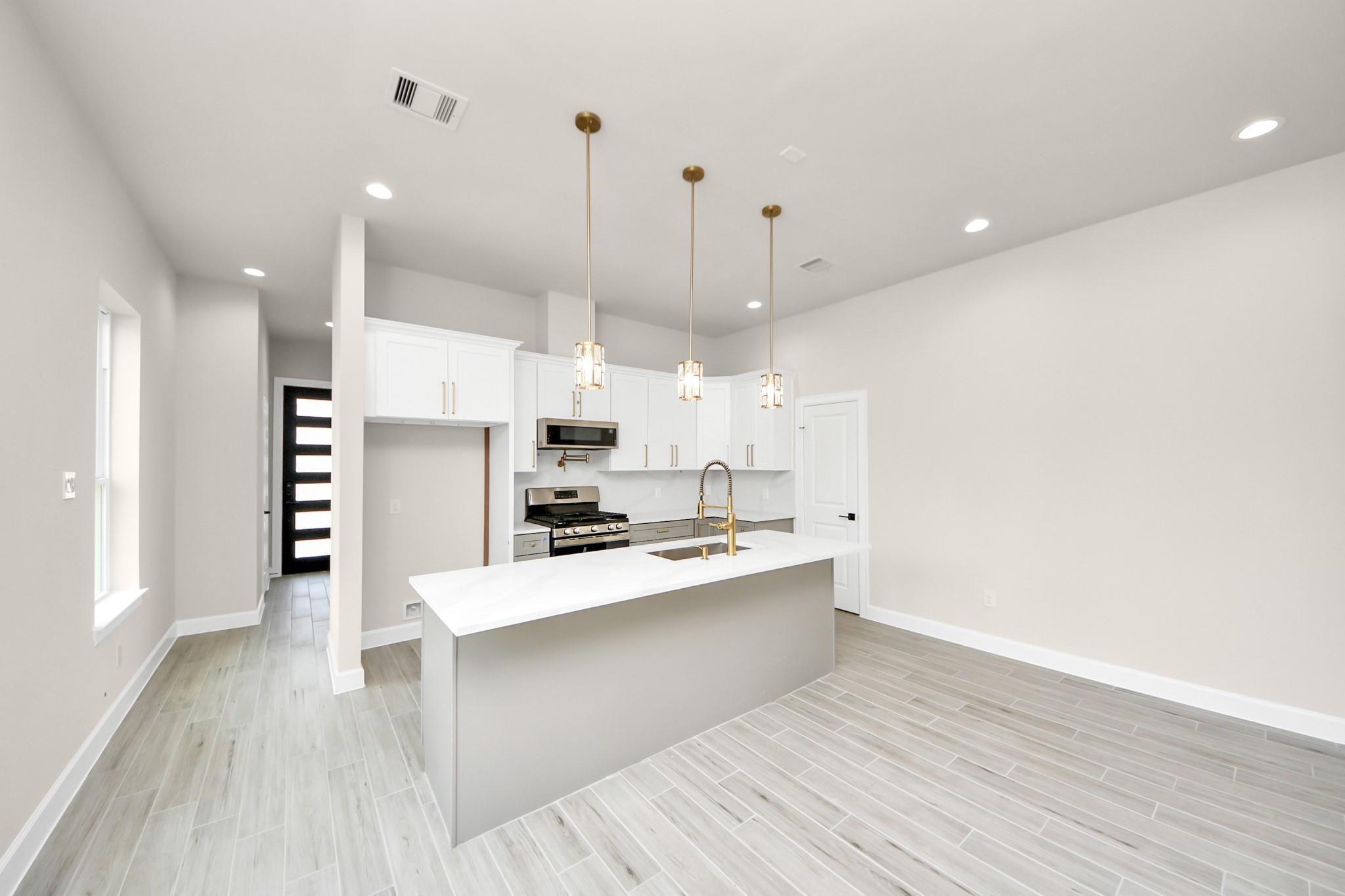 5218 Higgins Street Unit: A/B