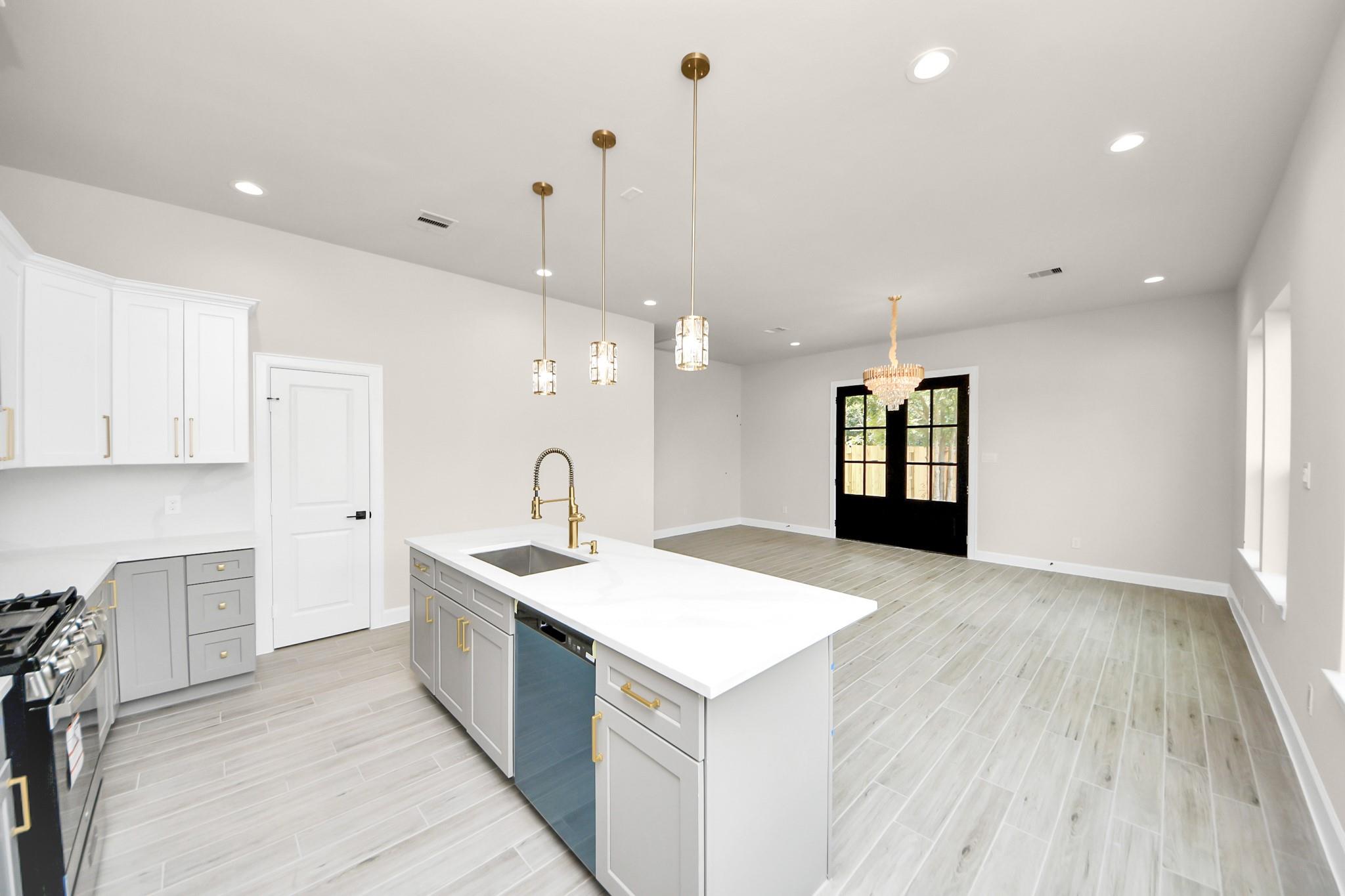 5218 Higgins Street Unit: A/B