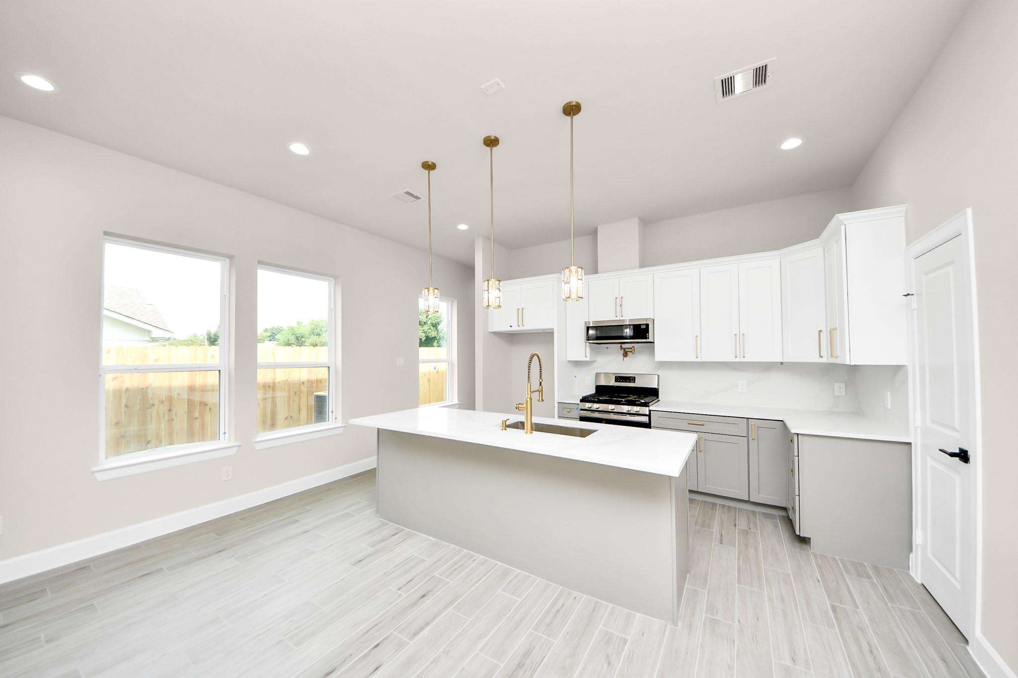 5218 Higgins Street Unit: A/B