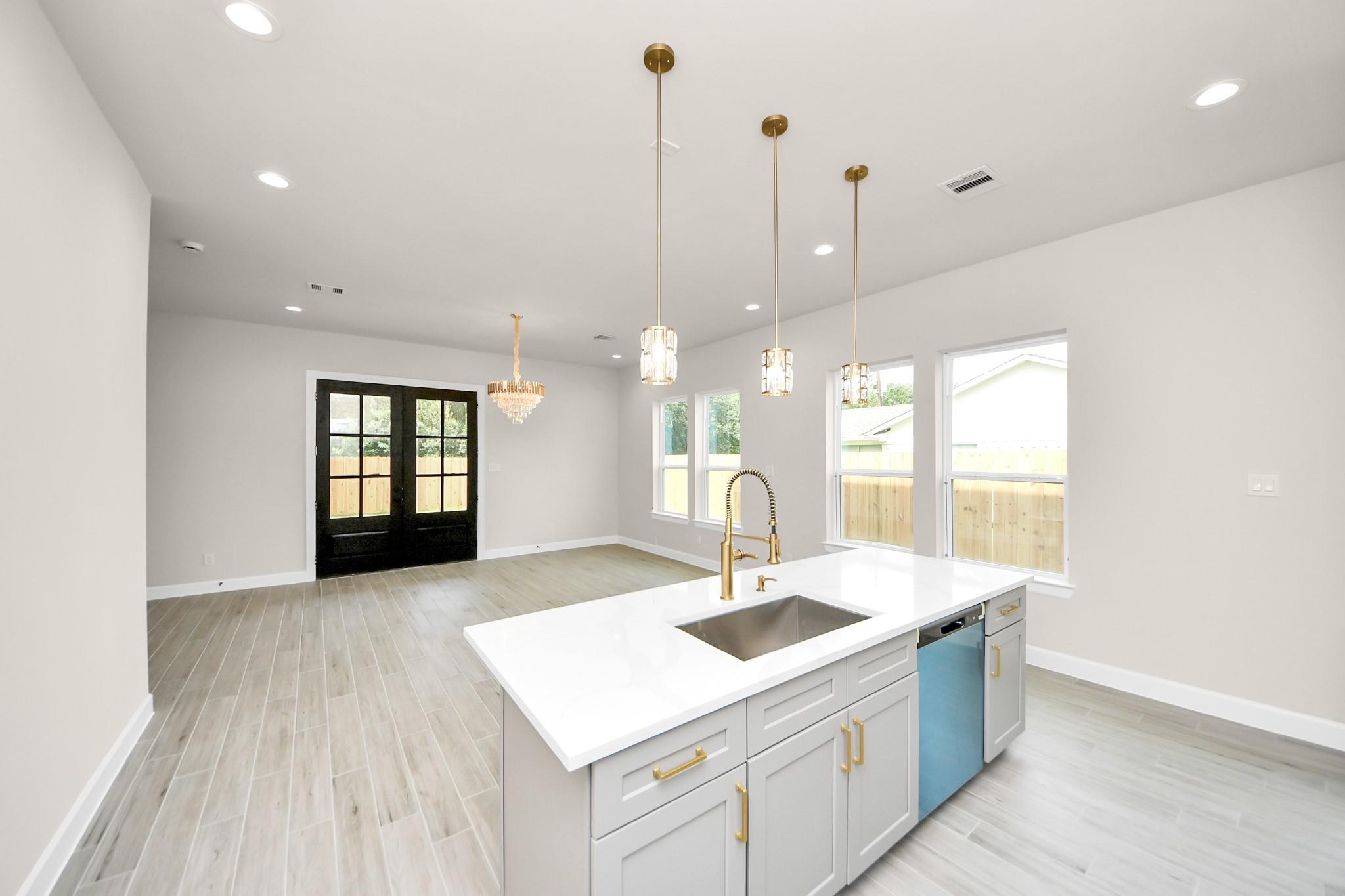 5218 Higgins Street Unit: A/B