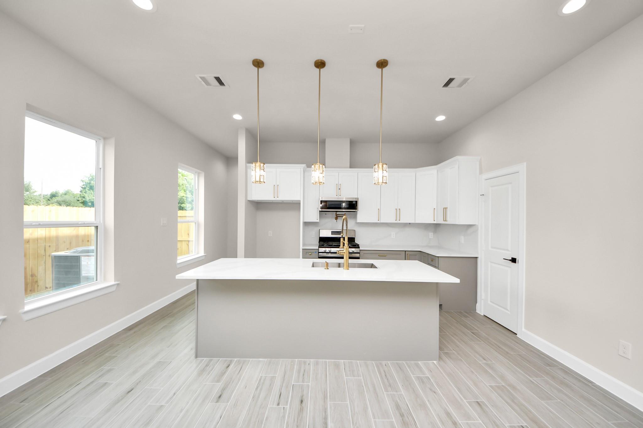 5218 Higgins Street Unit: A/B