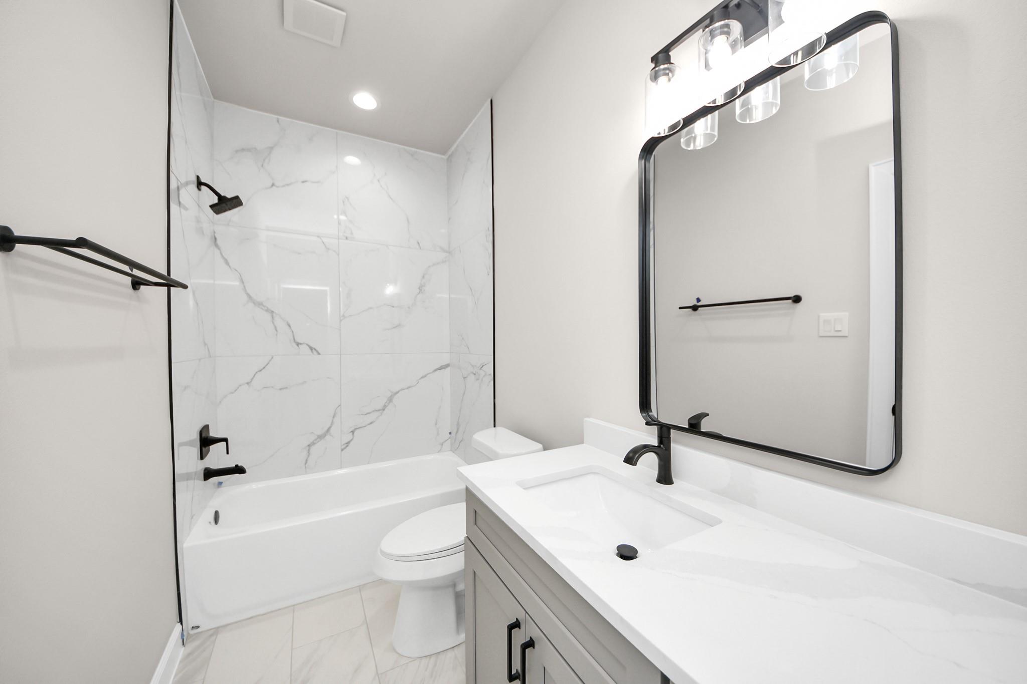5218 Higgins Street Unit: A/B