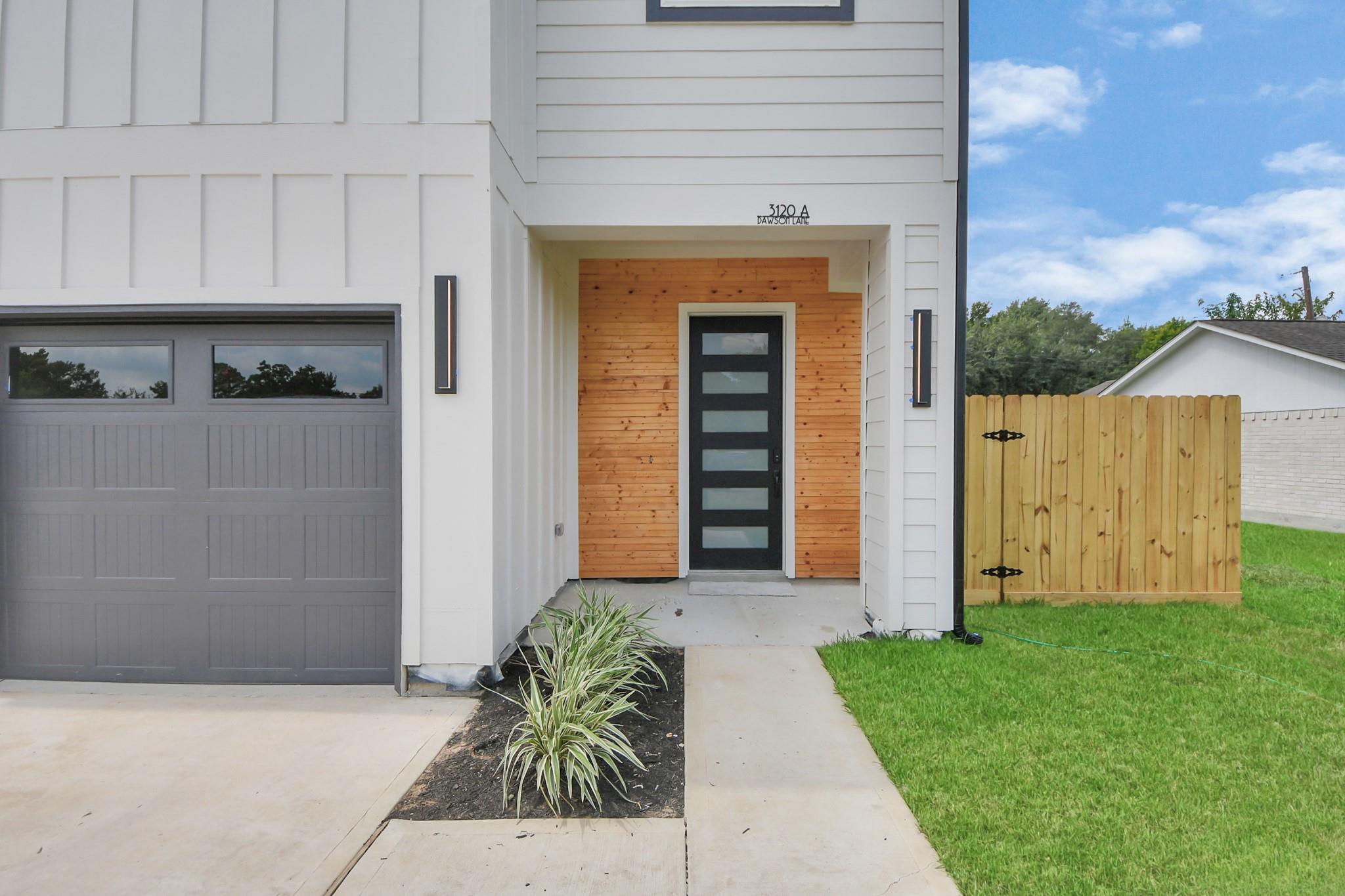 5218 Higgins Street Unit: A/B
