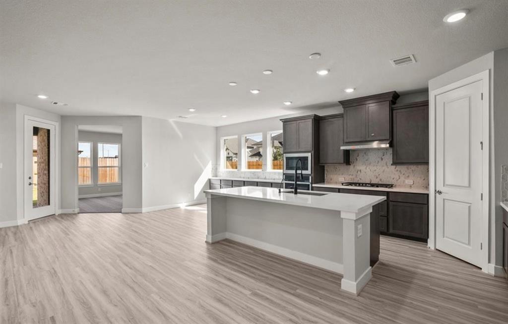 7827 Albury Manor
