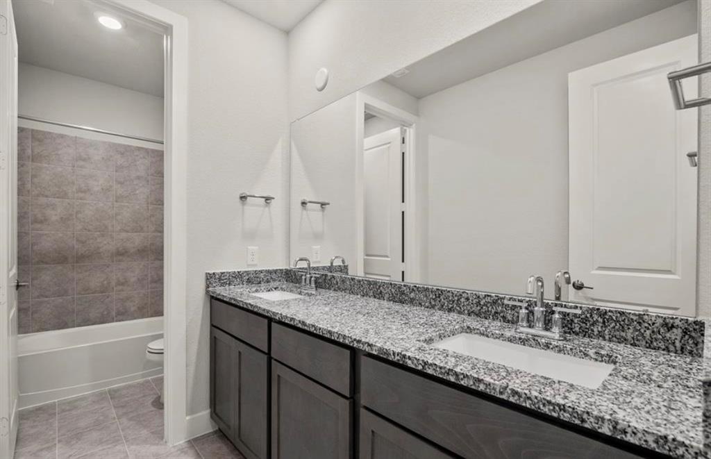 7827 Albury Manor