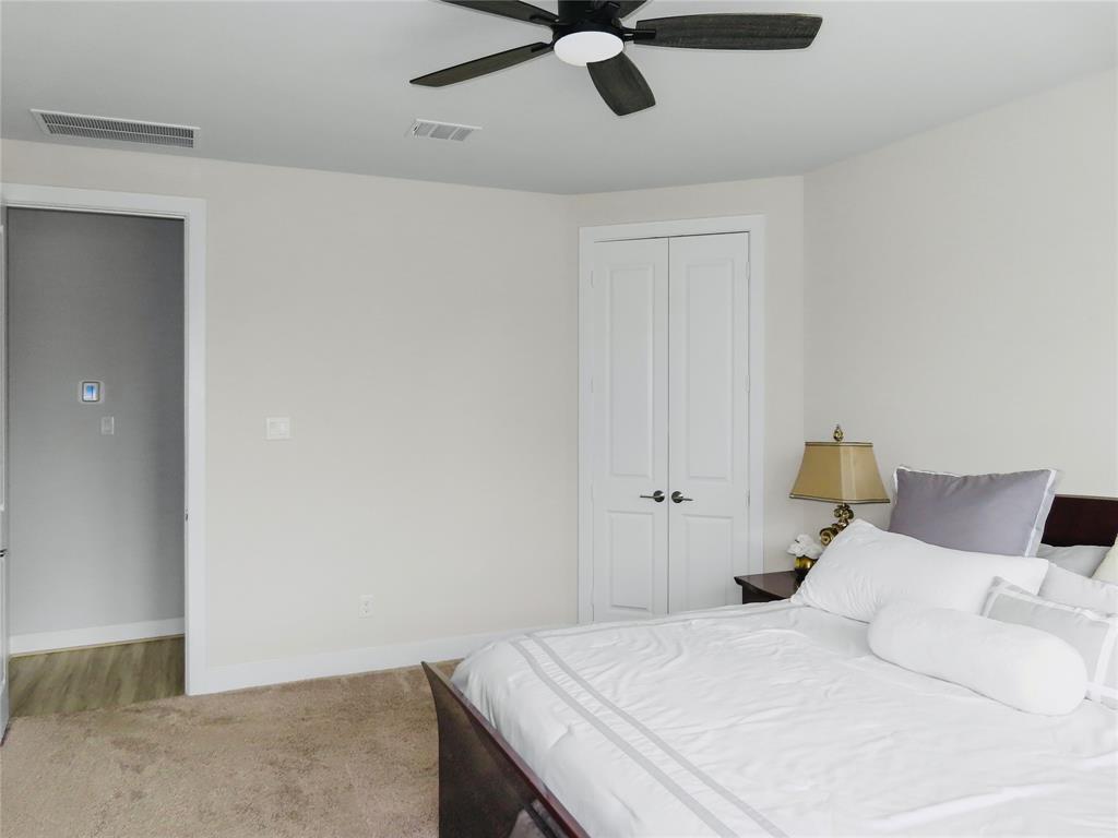 7827 Albury Manor