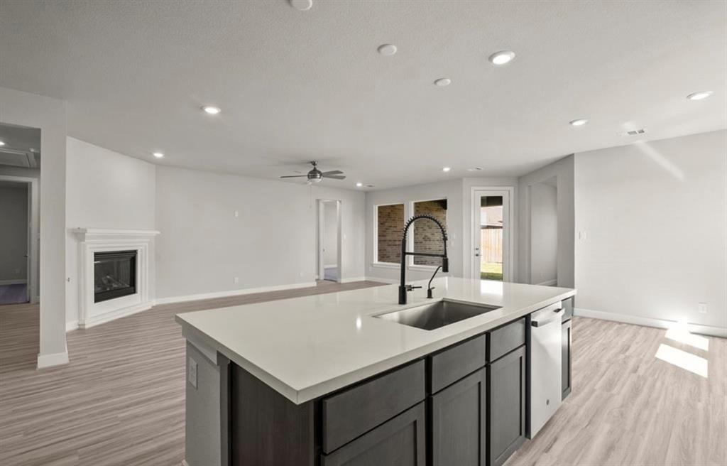 7827 Albury Manor