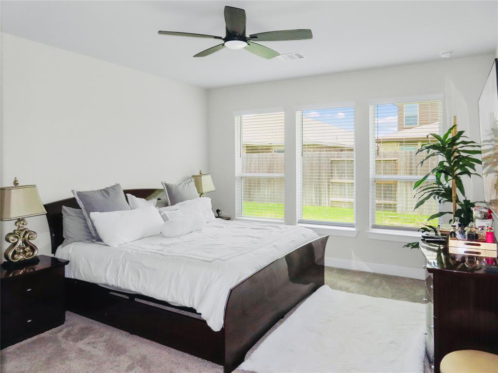 7827 Albury Manor