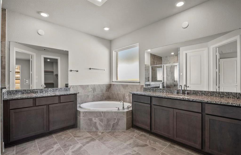 7827 Albury Manor