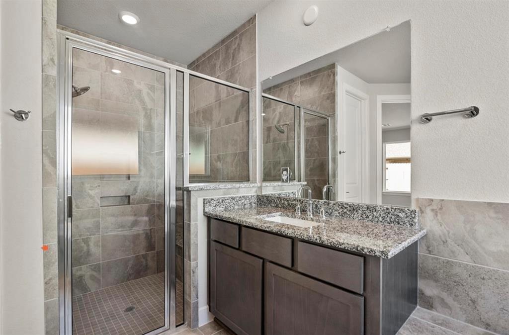 7827 Albury Manor