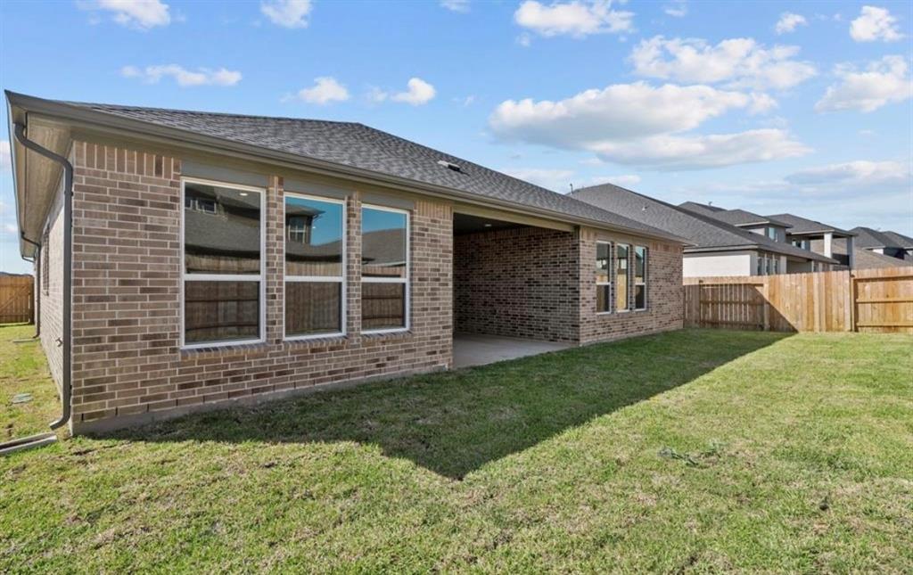 7827 Albury Manor