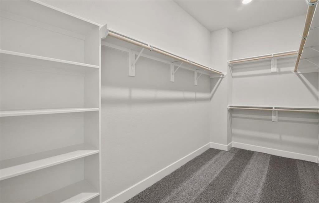 7827 Albury Manor
