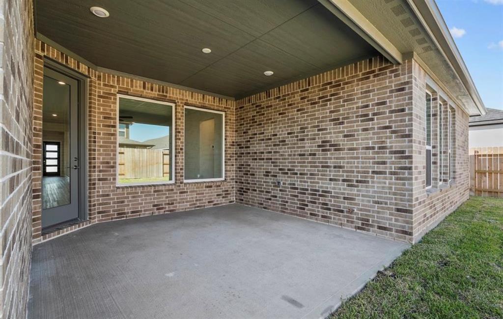 7827 Albury Manor