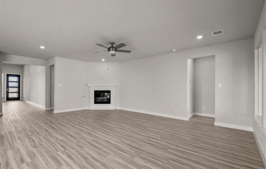 7827 Albury Manor