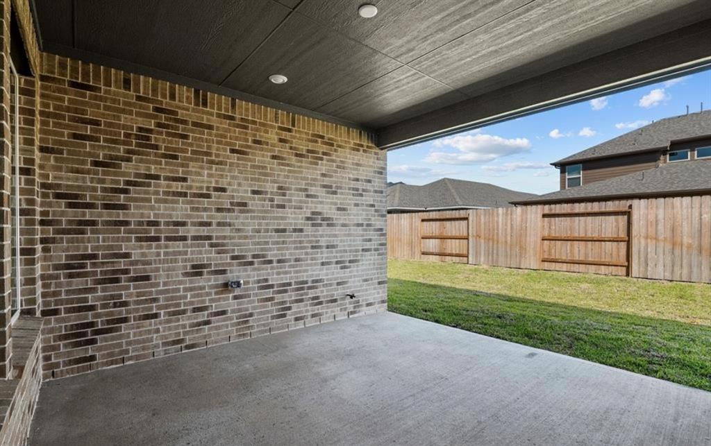 7827 Albury Manor