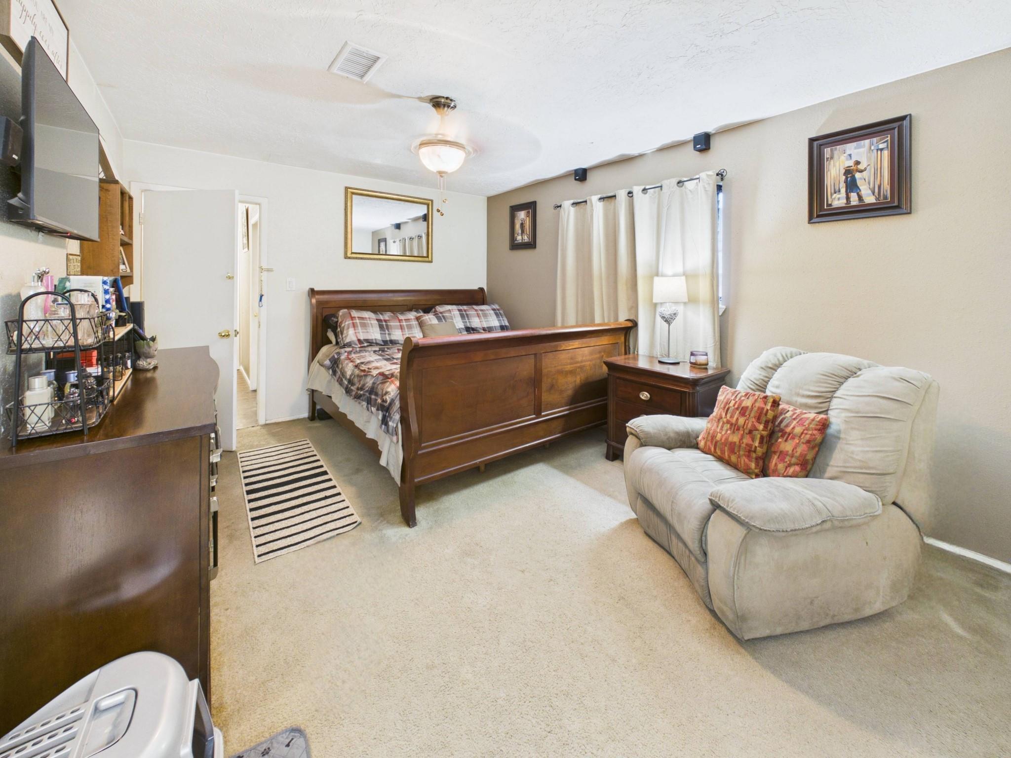 5807 Walnutgate Drive