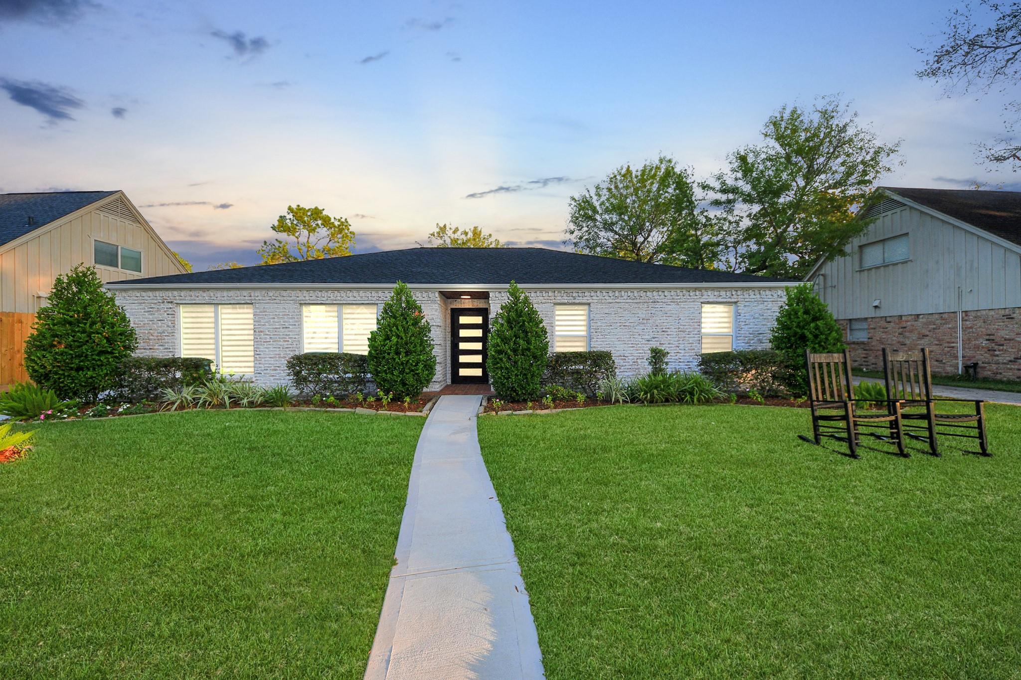 12318 Queensbury Lane