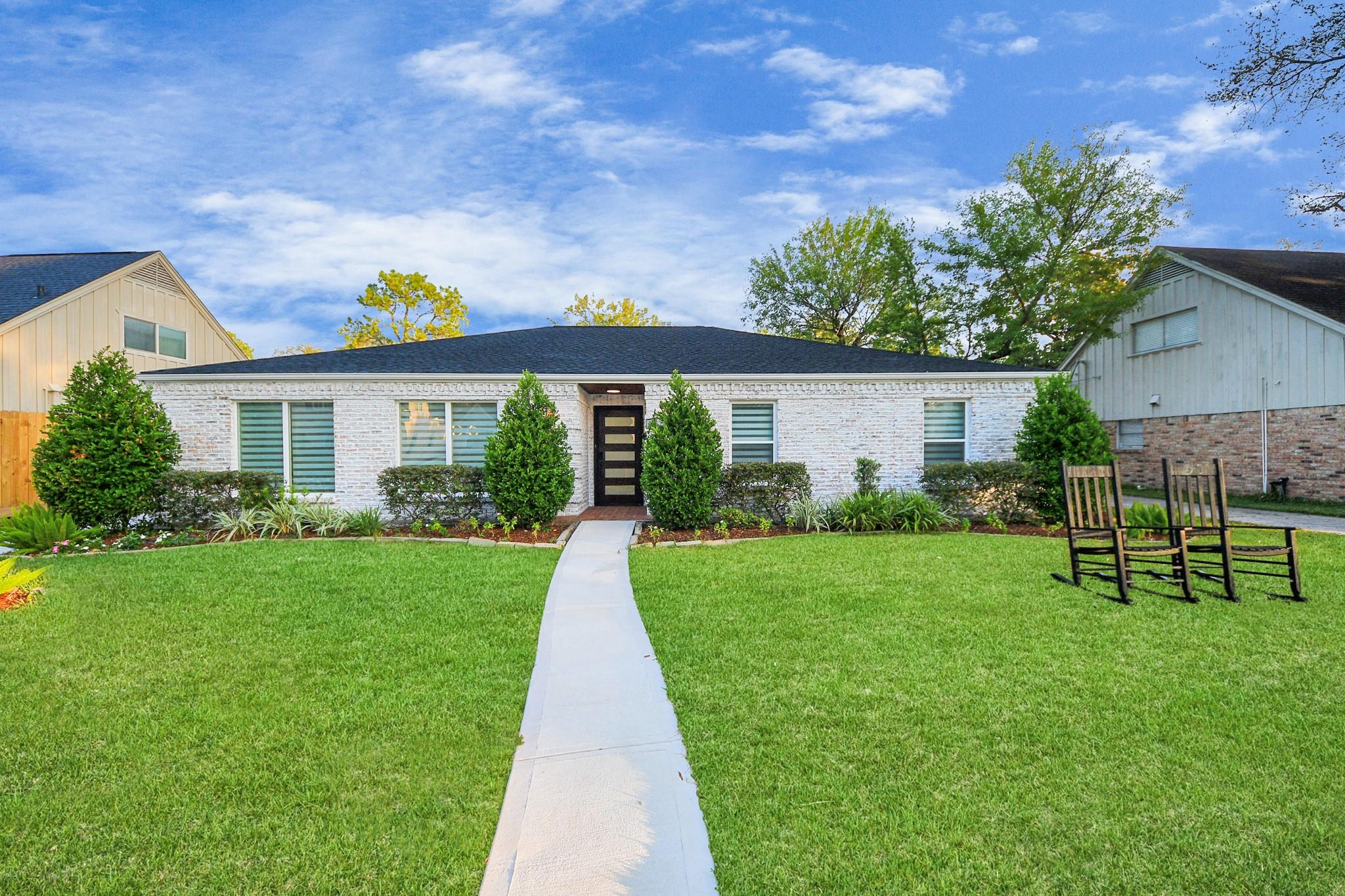 12318 Queensbury Lane