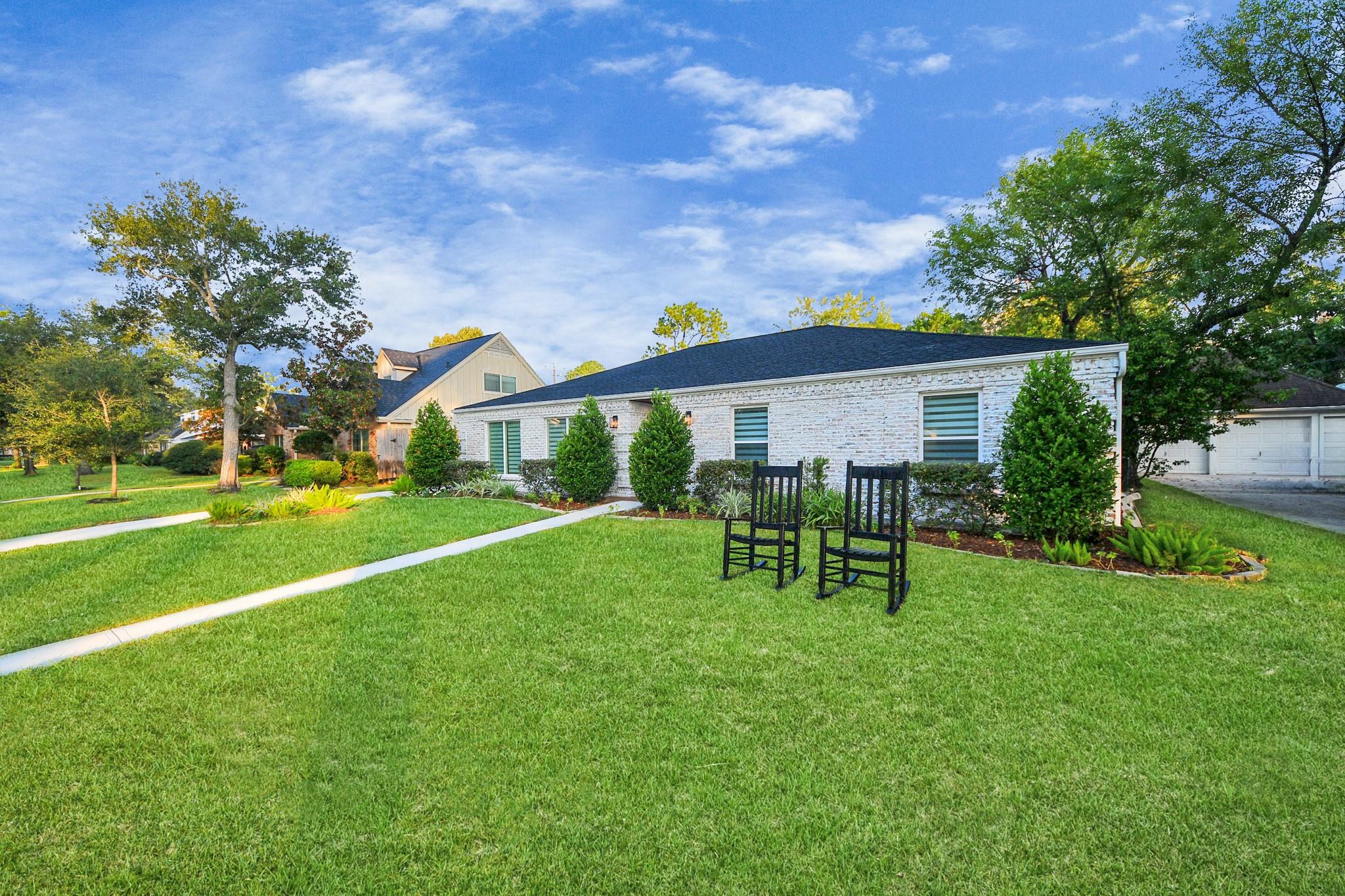 12318 Queensbury Lane