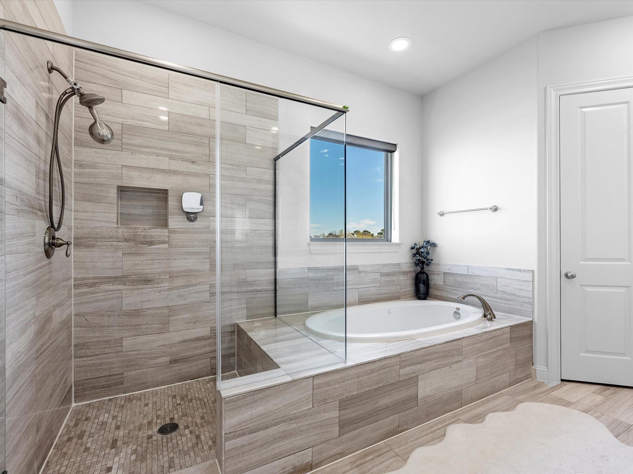 2110 Lakeshore Edge Drive