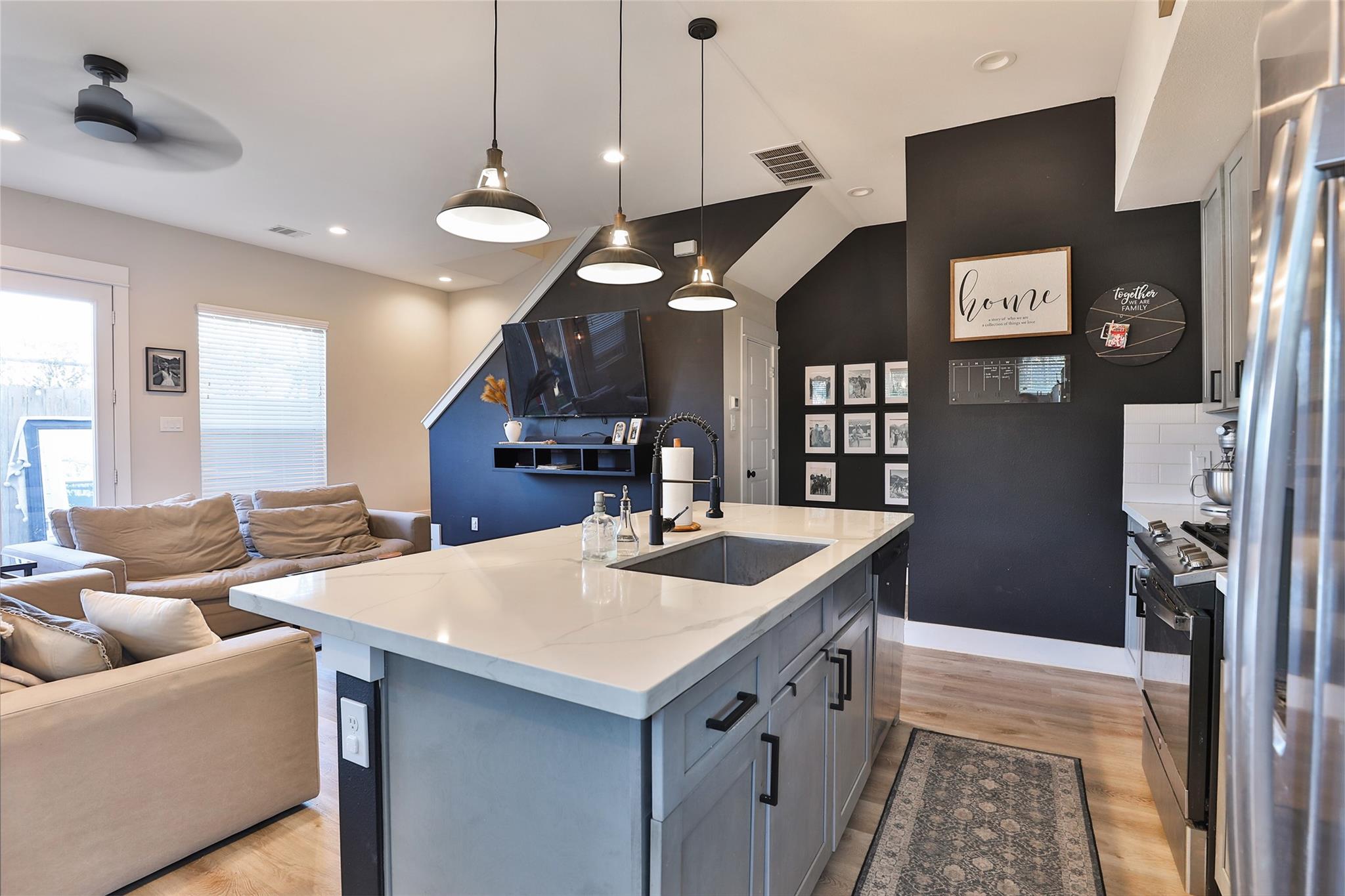 712 Pinemont Canyon Lane