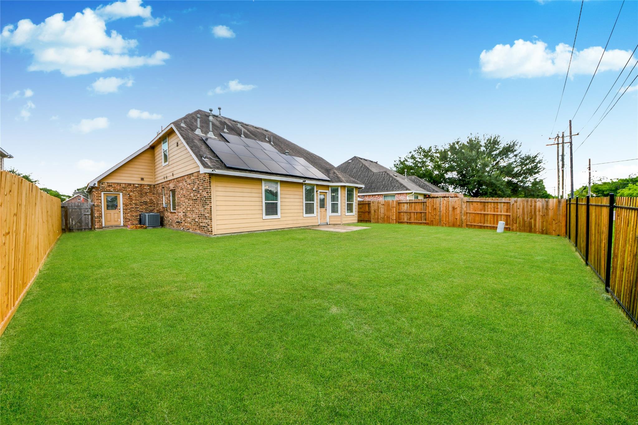 197 Midtown Park Drive, Alvin