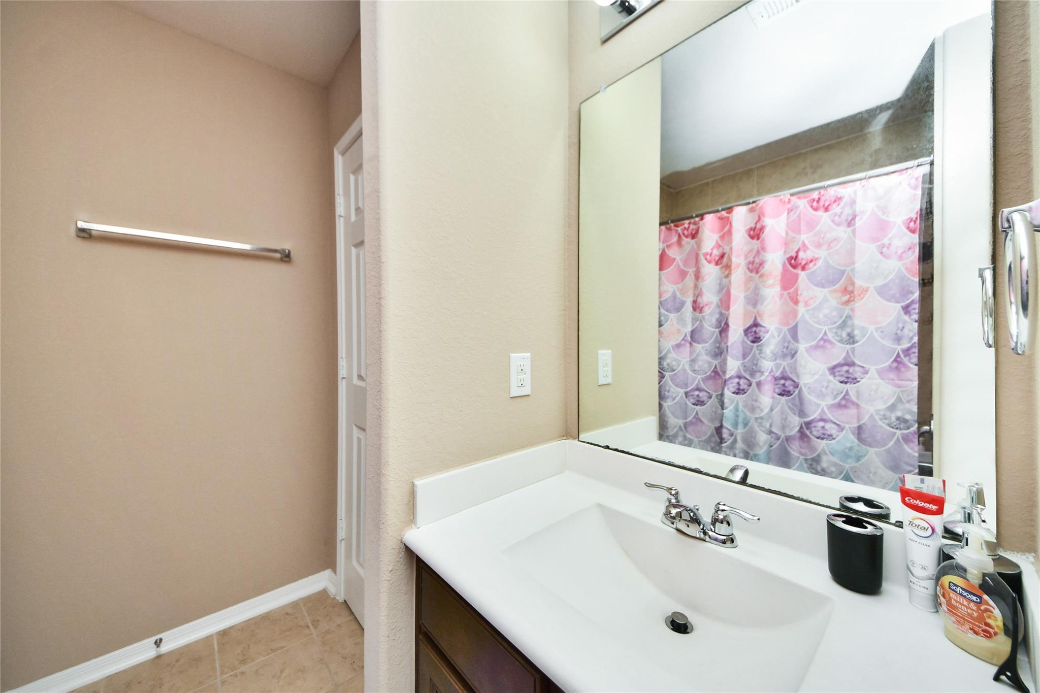 197 Midtown Park Drive, Alvin