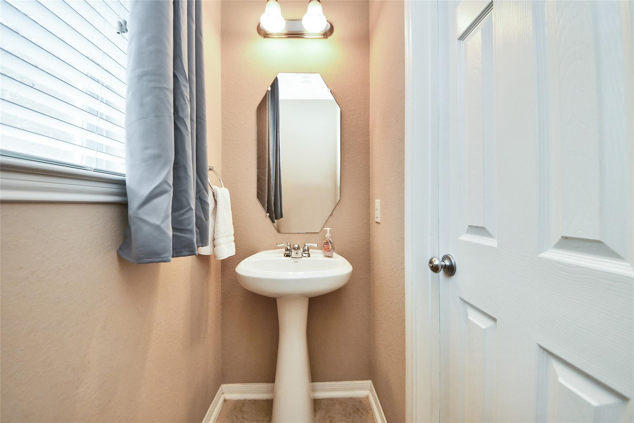 197 Midtown Park Drive, Alvin