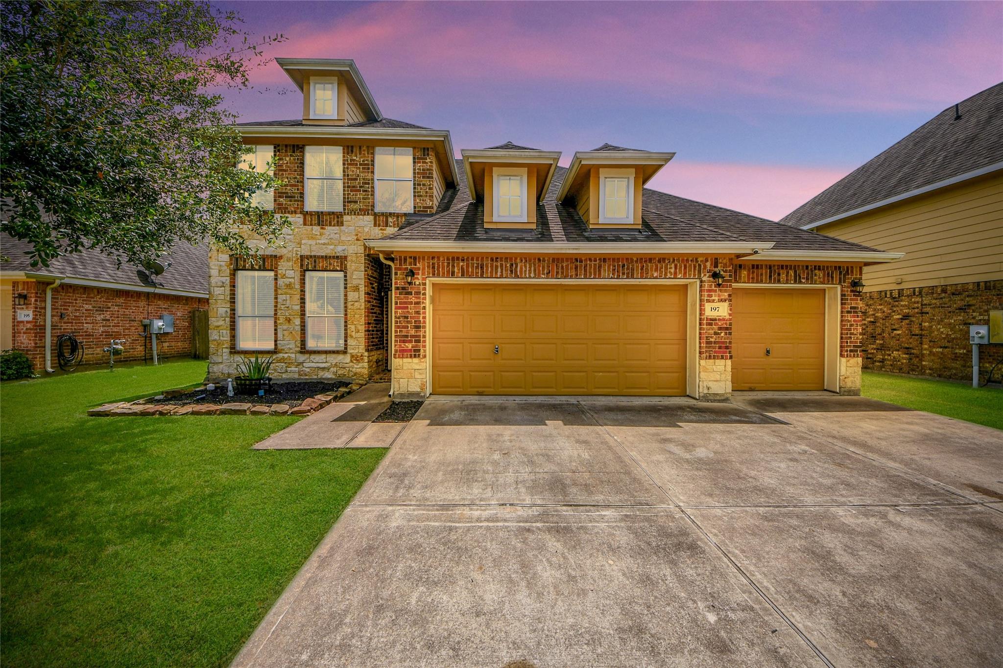 197 Midtown Park Drive, Alvin