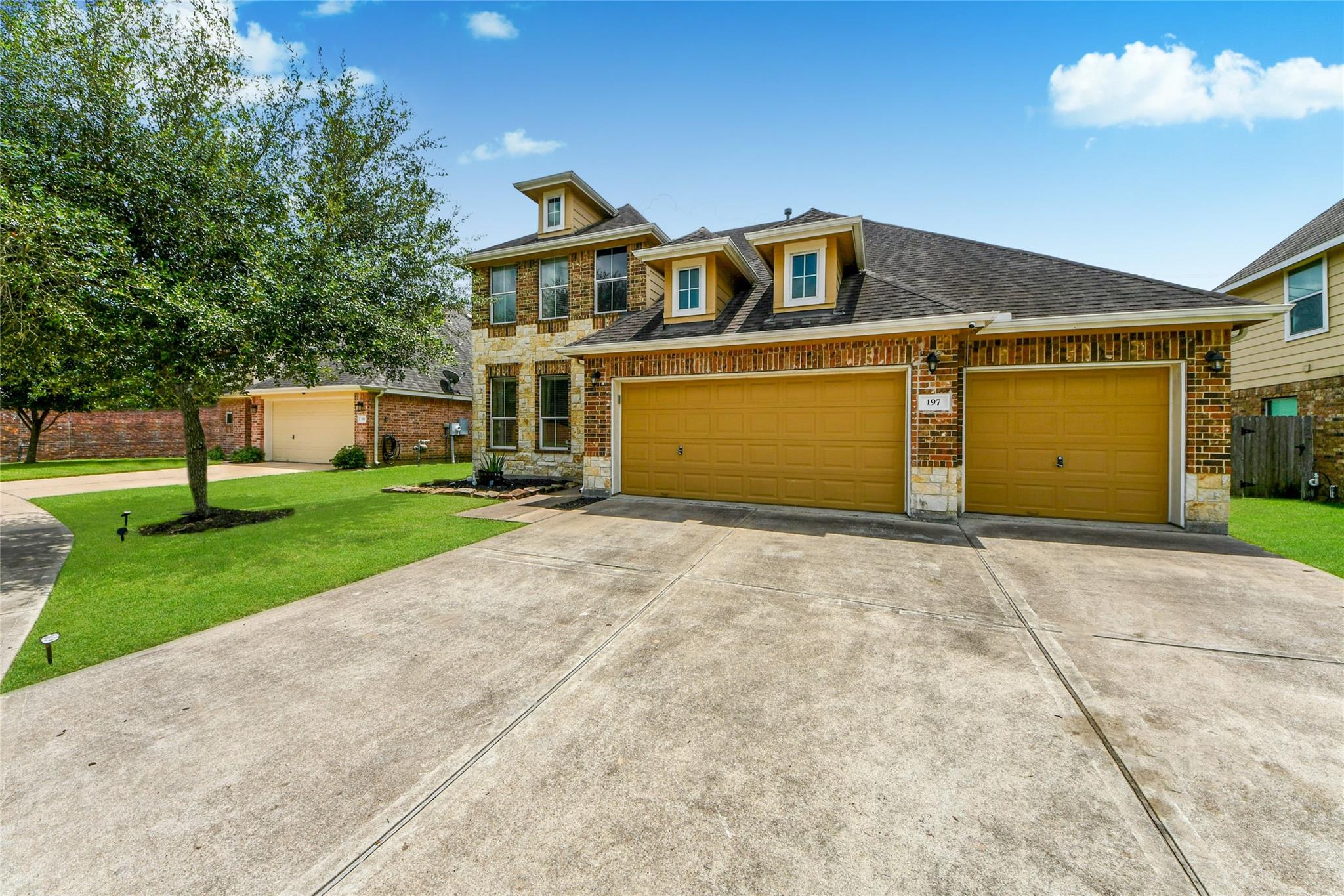 197 Midtown Park Drive, Alvin