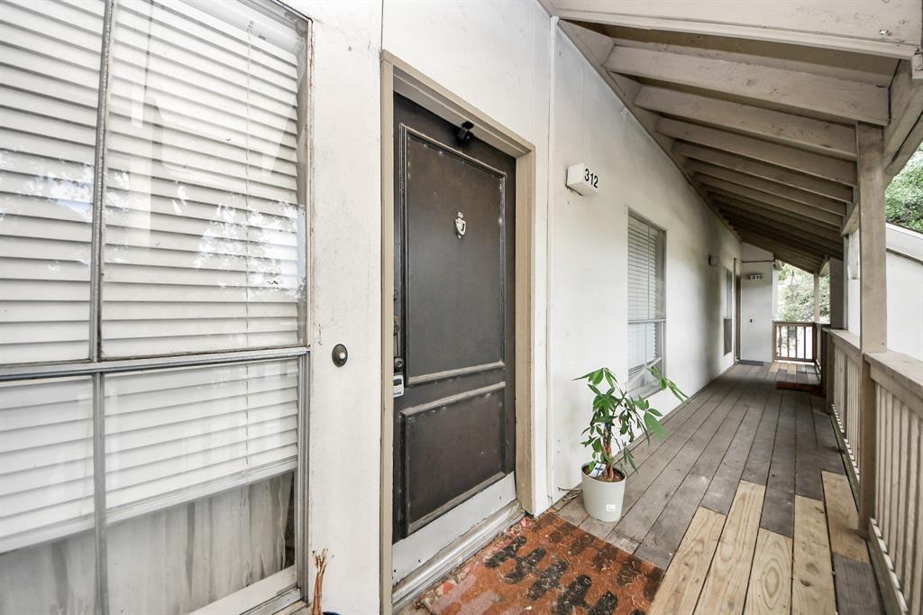 2100 Tanglewilde Street # 312