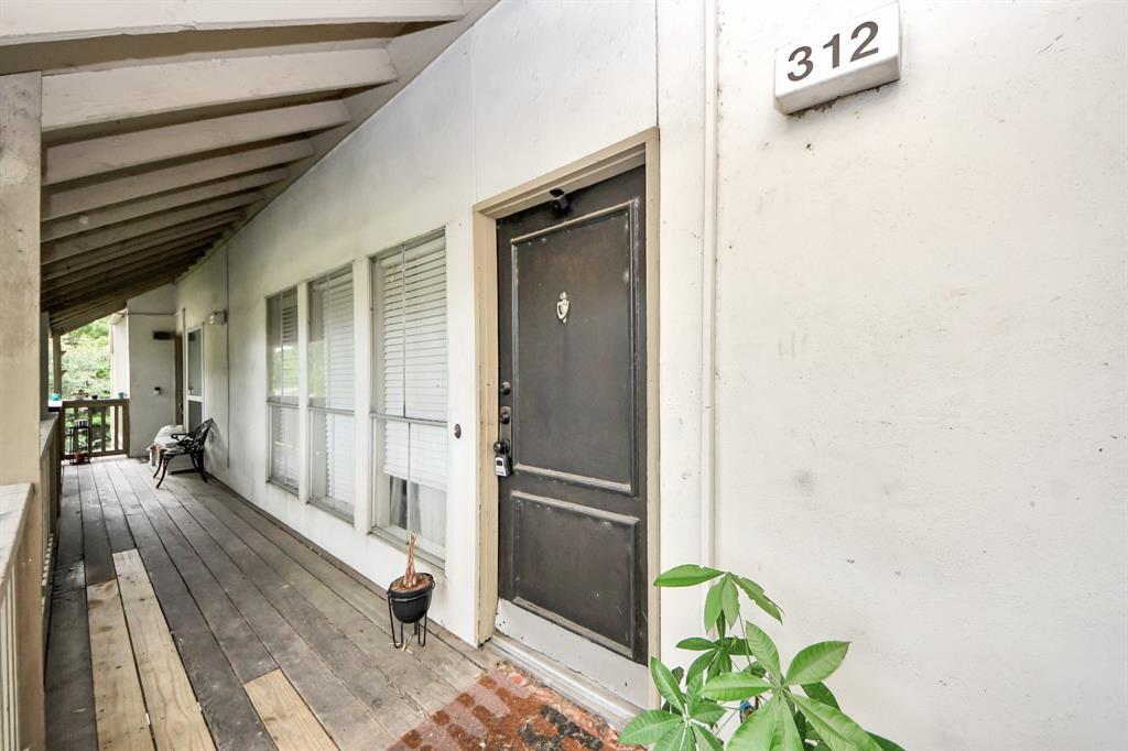 2100 Tanglewilde Street # 312